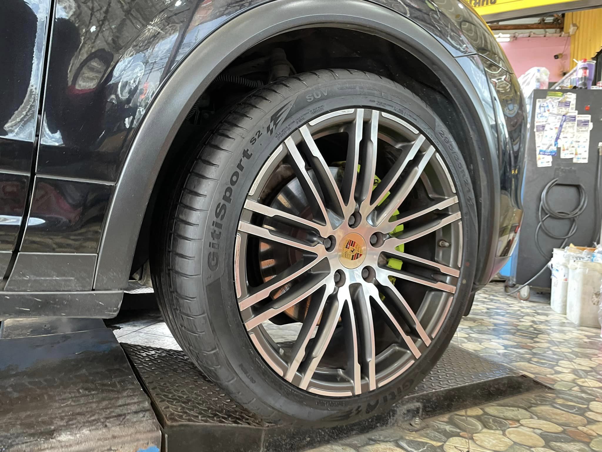 #Porsche #Cayenne 🛞 #Giti_SportS2 295/35R21