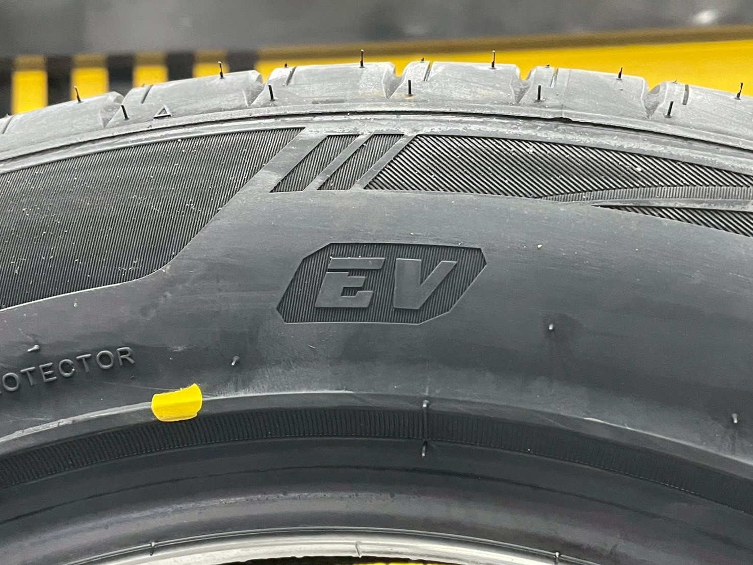 ยาง OTANI KN1000 ขนาด 215/55R17ยางใหม่ปี2025