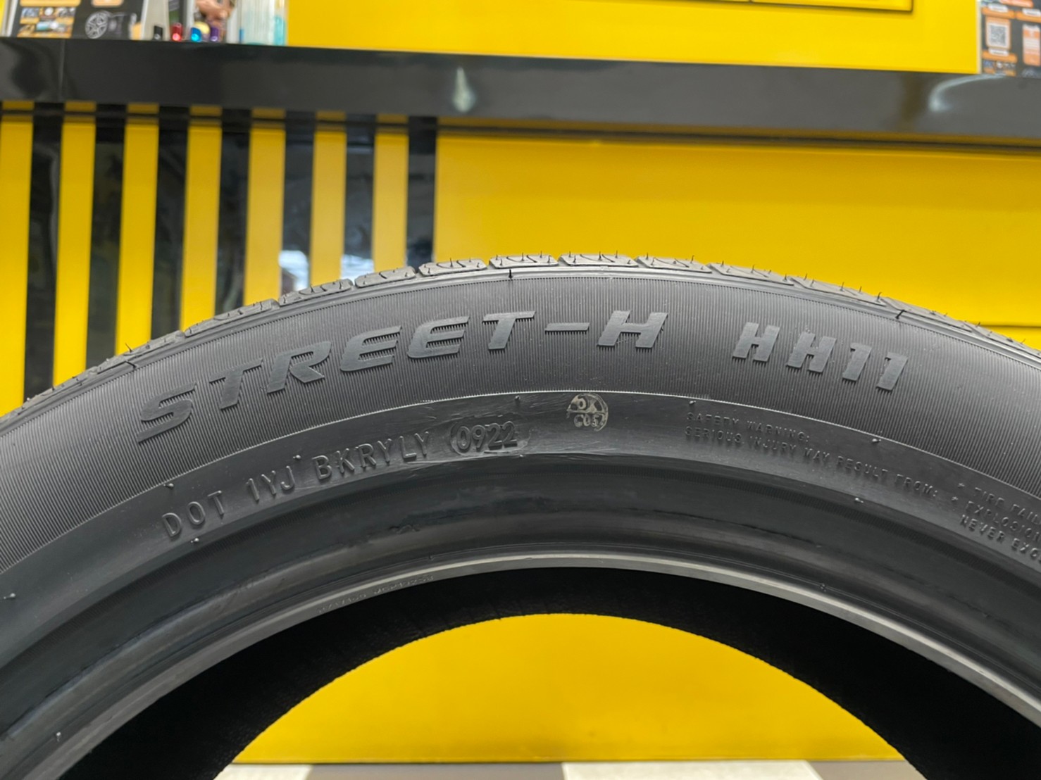 215/55R17 ยางใหม่BLACKHAWK HH11 ยางใหม่ปี2022