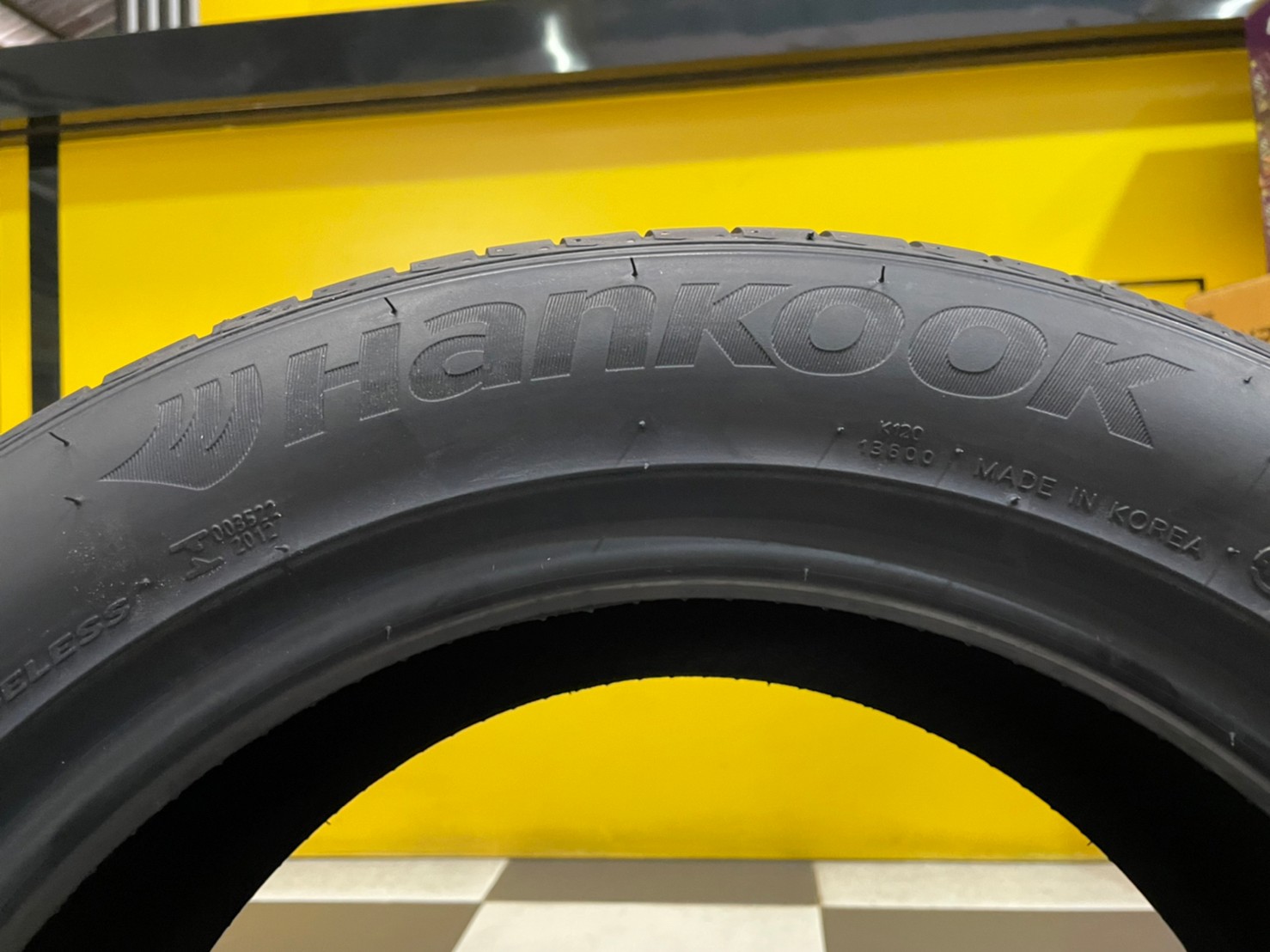 Hankook_Vantus V12 195/55R15 ยางลายซิ่ง ขวัญใจวัยรุ่น