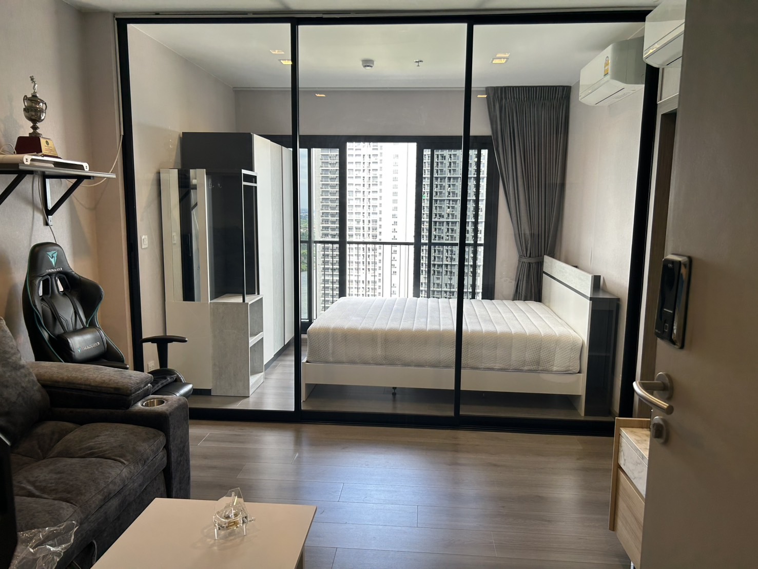 *FOR SALE* The Politan Rive ห้องสวย เฟอร์ครบ บรรยากาศสุดเริ้ด เข้าอยู่ได้เลย ใกล้ MRT สะพานพระนั่งเกล้า