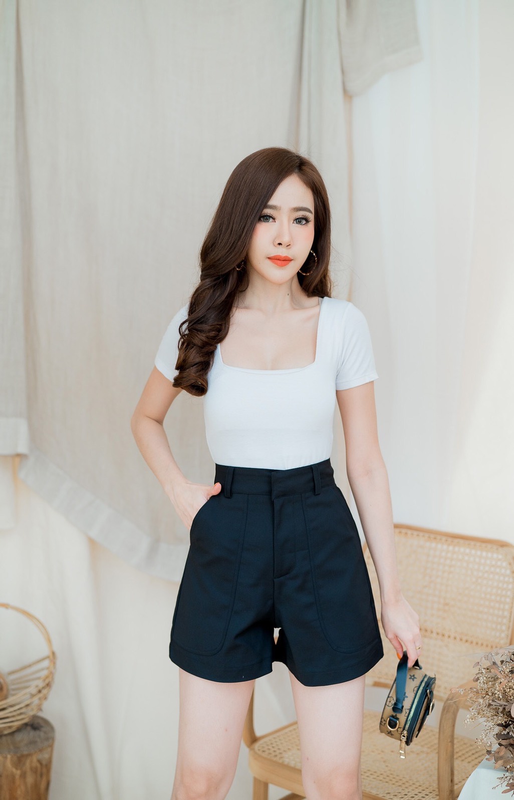 กางเกงขาสั้นเอวสูง ซิปหน้า ตะขอหน้า กระเป๋าใหญ่ ผ้าดับเบิ้ล สวยมาก เก็บพุงอย่างเนียน สาว ๆ ใส่แล้วทรงสวย น่ารัก