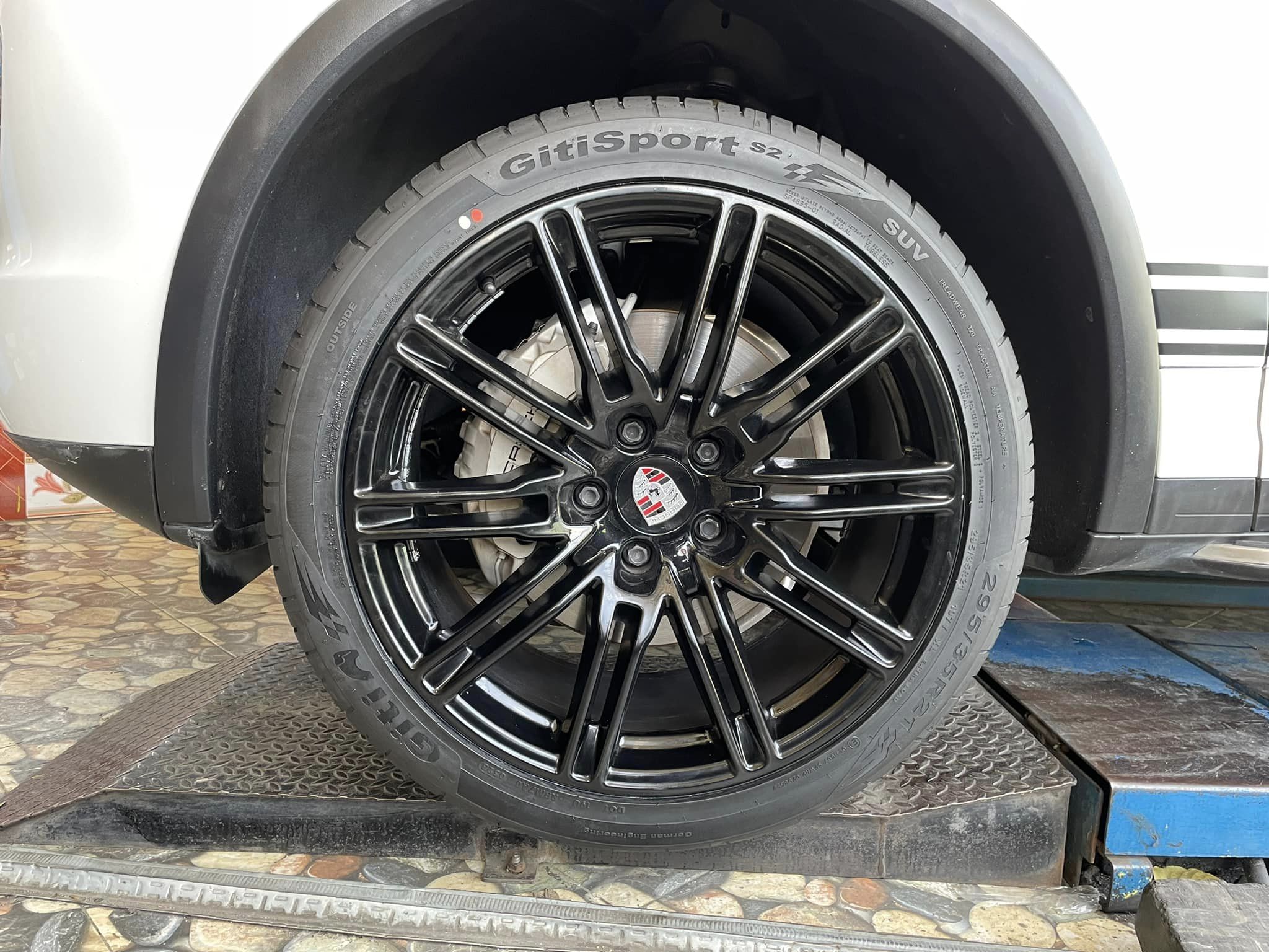 ❤️ #PORSCHE_CAYENNE E-Hybrid🚘 #Giti_SportS2 295/35R21 #ยางจีที #ยางสปอร์ตสมรรถนะการขับขี่สูง