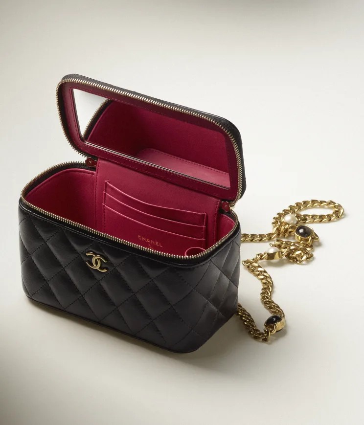 กระเป๋า CHANEL Vanity with Chain มือสอง