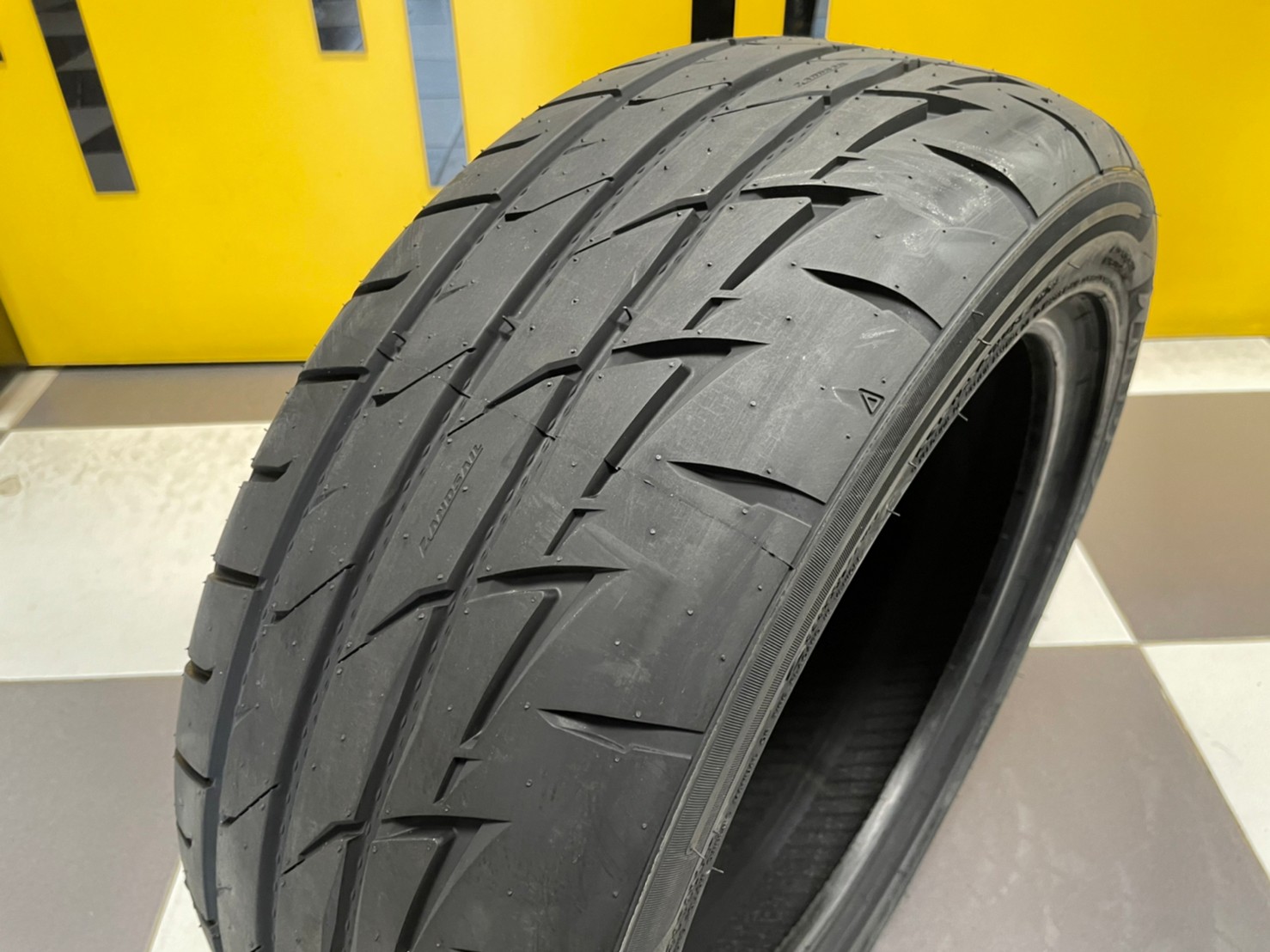 195/50R15ยางสปอร์ตลายซิ่ง คุณภาพดี Lansail RS009 ยางปี2023