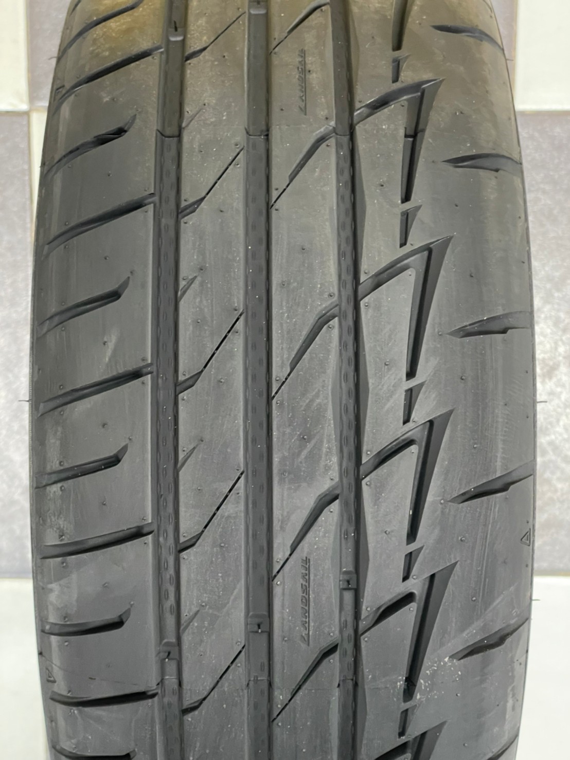 195/50R15ยางสปอร์ตลายซิ่ง คุณภาพดี Lansail RS009 ยางปี2023
