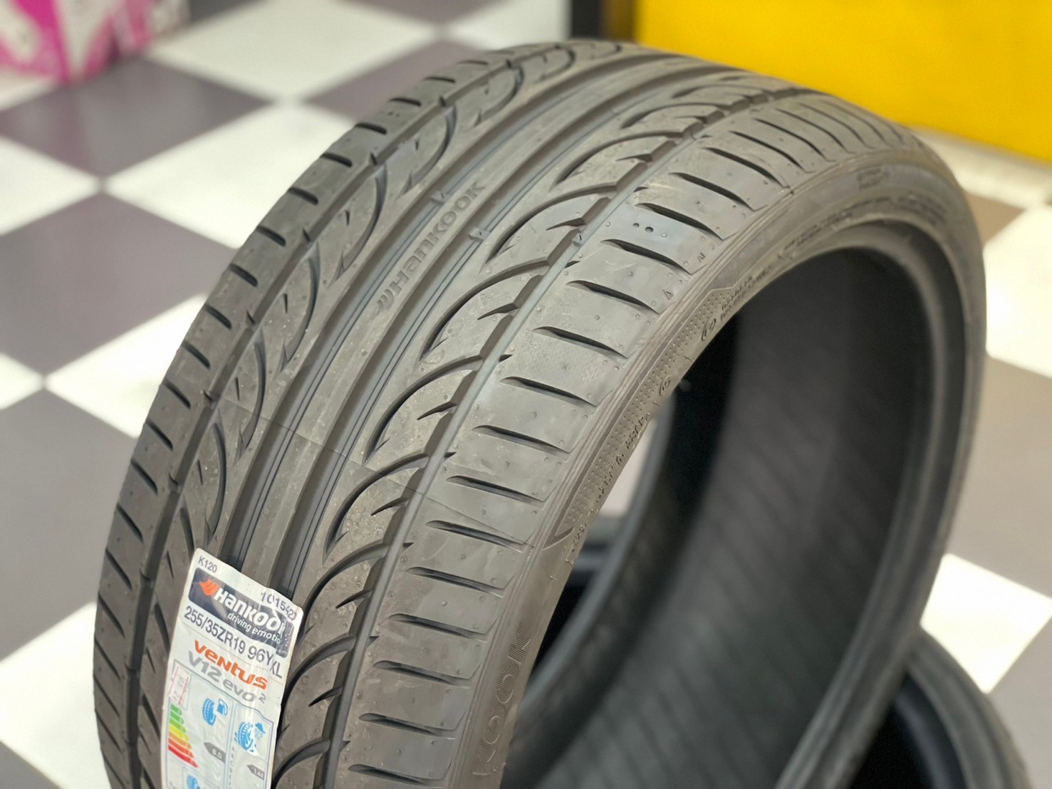 ยางHANKOOK รุ่น VENTUS V12 *evo 2 225/40R19 ยางใหม่ปี2023 255/35R19 ยางใหม่ปี2024