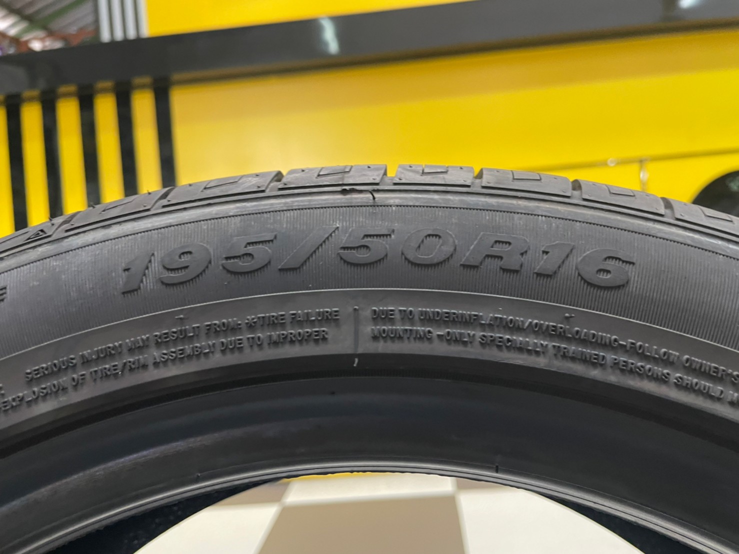 ยางใหม่AUSTONE SP602 195/50R16 ยางผลิตไทย คุ้มค่ารับประกันบาดบวมเบียดตำ365วันเคลมฟรี