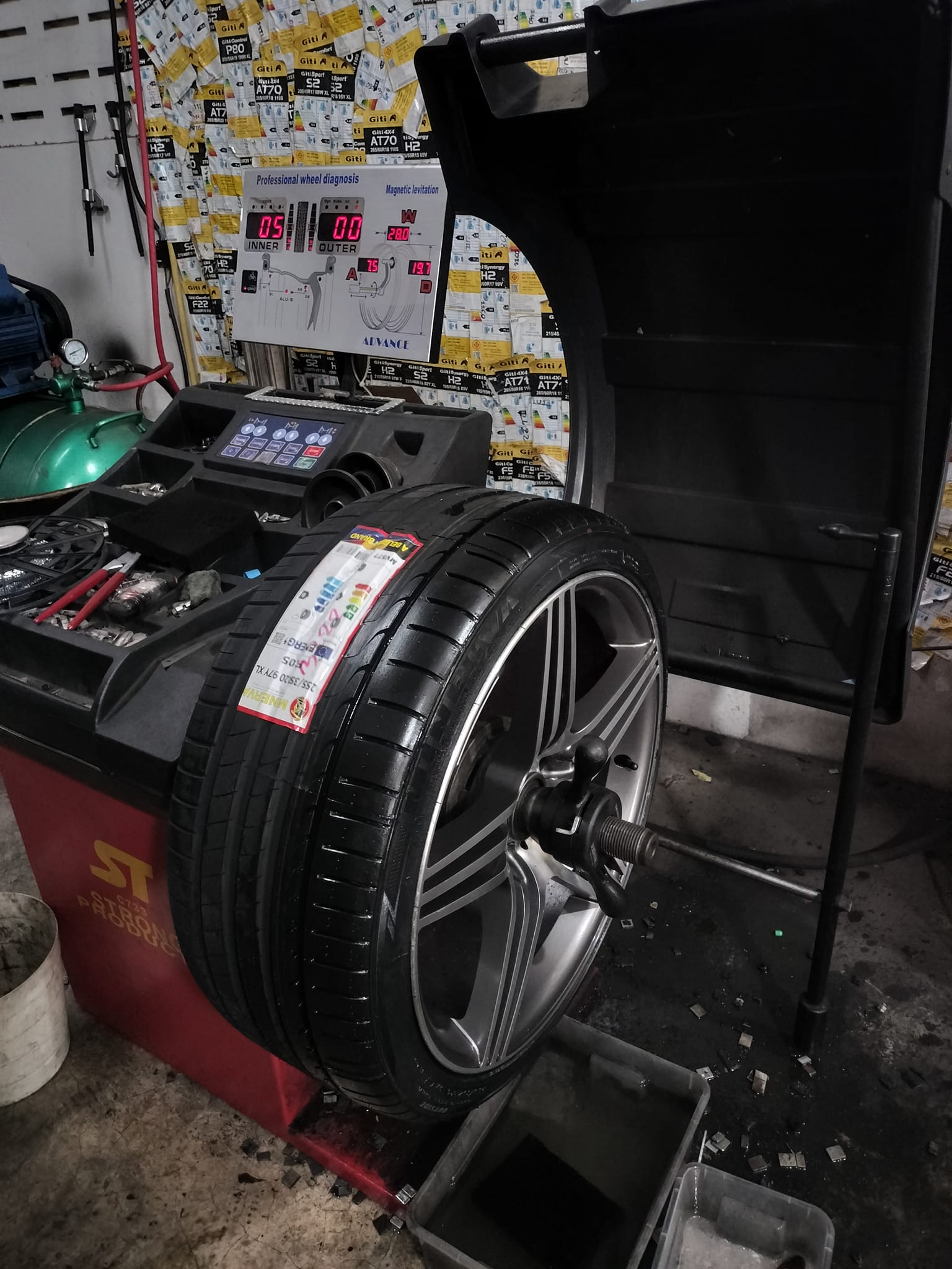 MINERVA F205 255/35R20