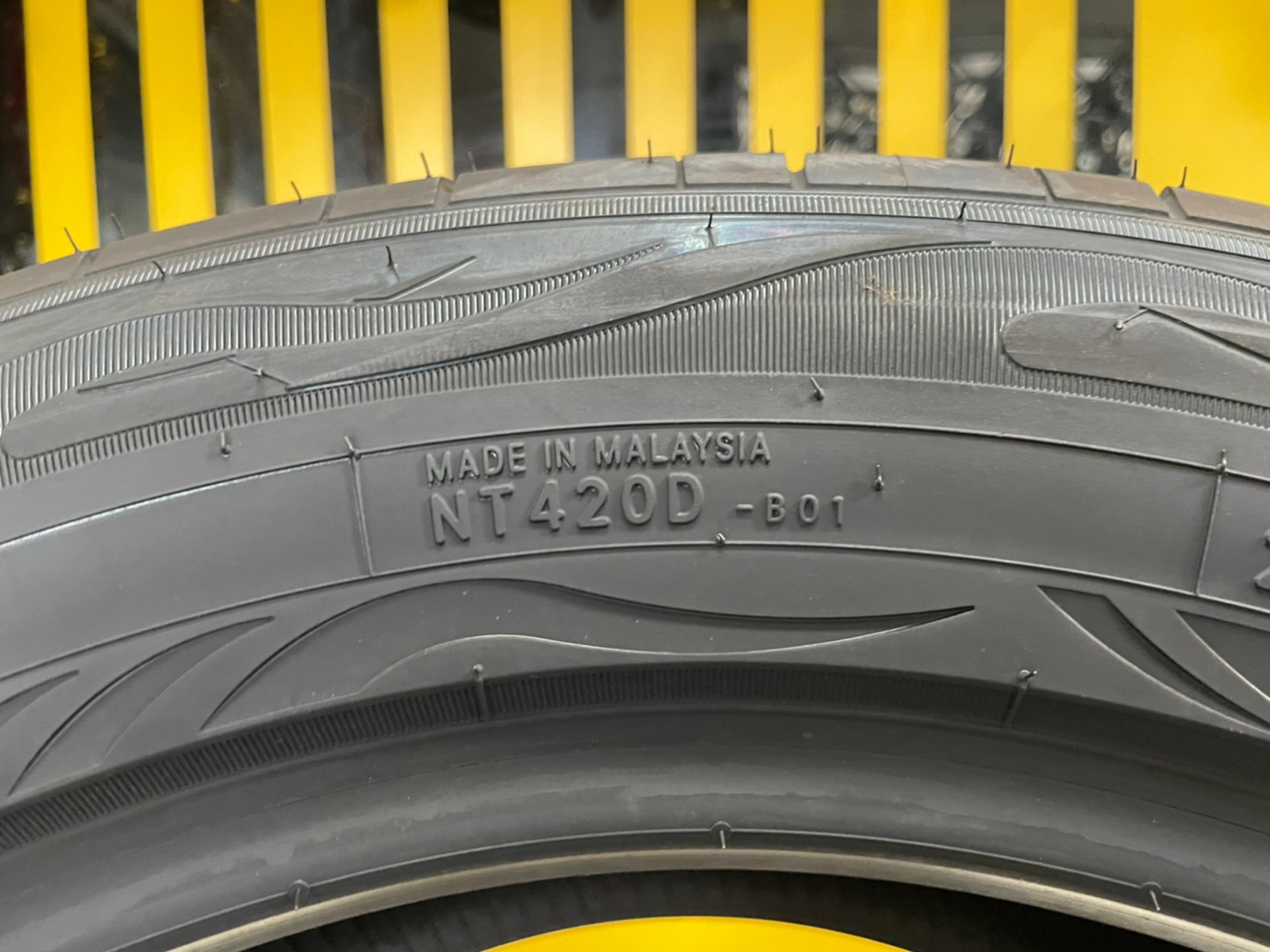 NITTO NT420SD 255/55R18 ยางลายซิ่ง สปอร์ต สมรรถนะสูง ยางใหม่ปี2022