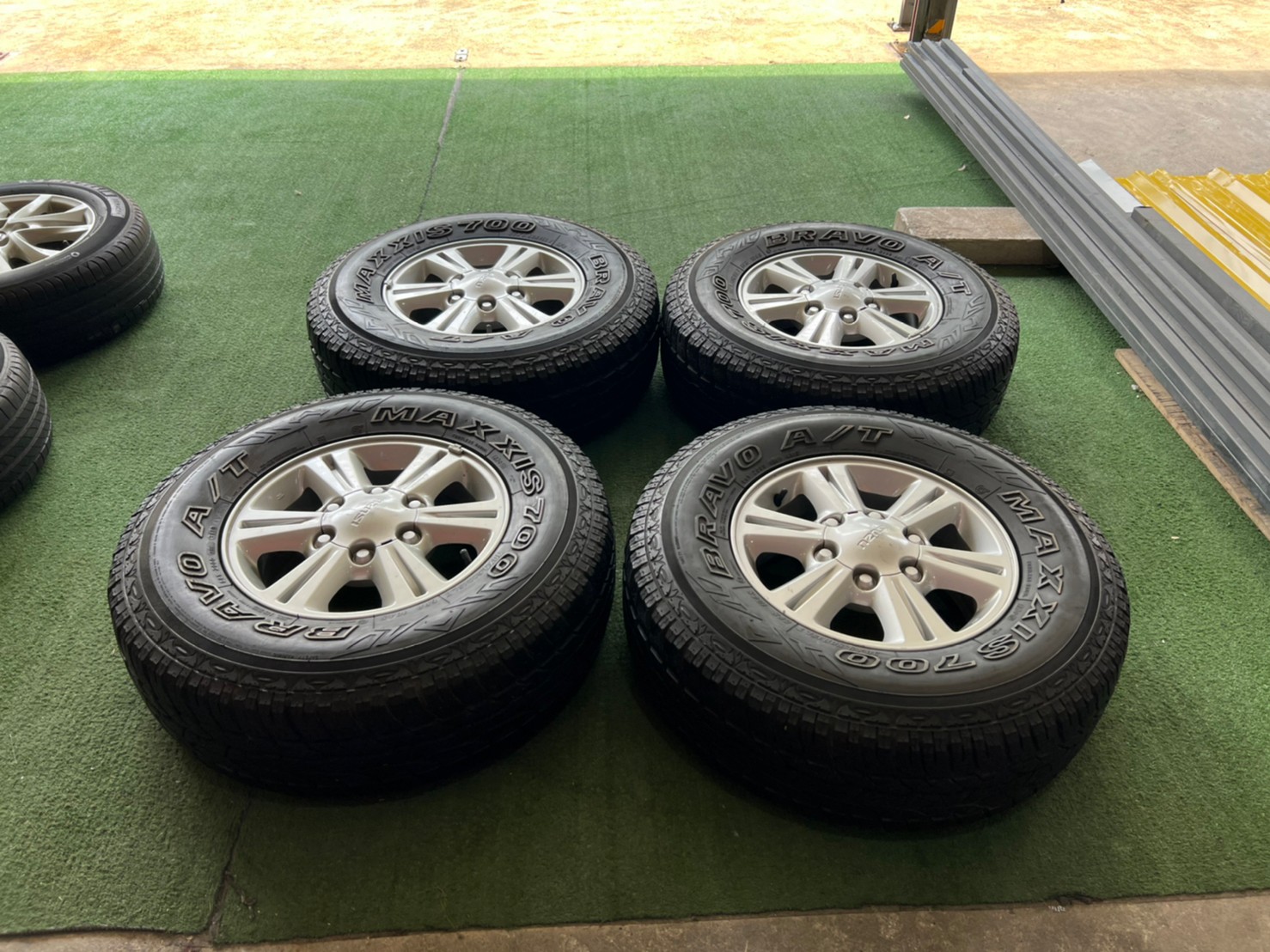 ล้อ ISUZU พร้อมยาง Maxxis 30x9.5/R15 ปี10