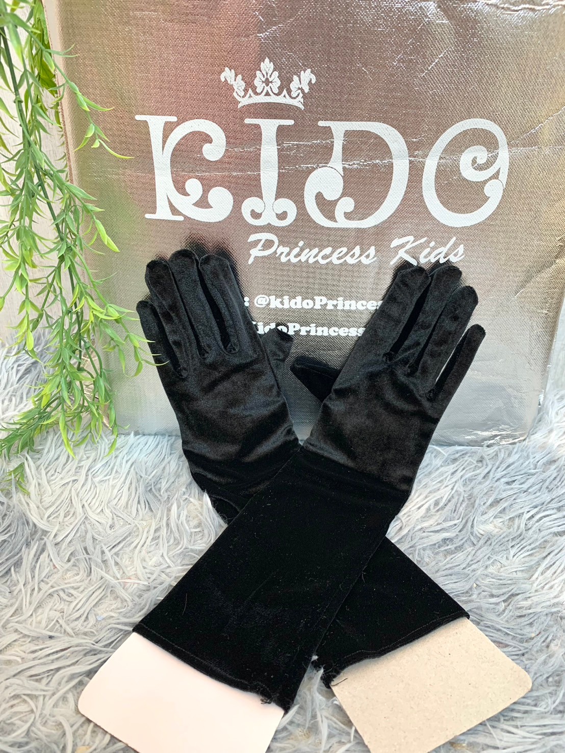 ถุงมือเด็ก(มีหน้าร้านอยู่รัชดา)GL025 ถุงมือเด็ก ออกงาน ข้อมือยาวกำมะหยี่ สีดำ