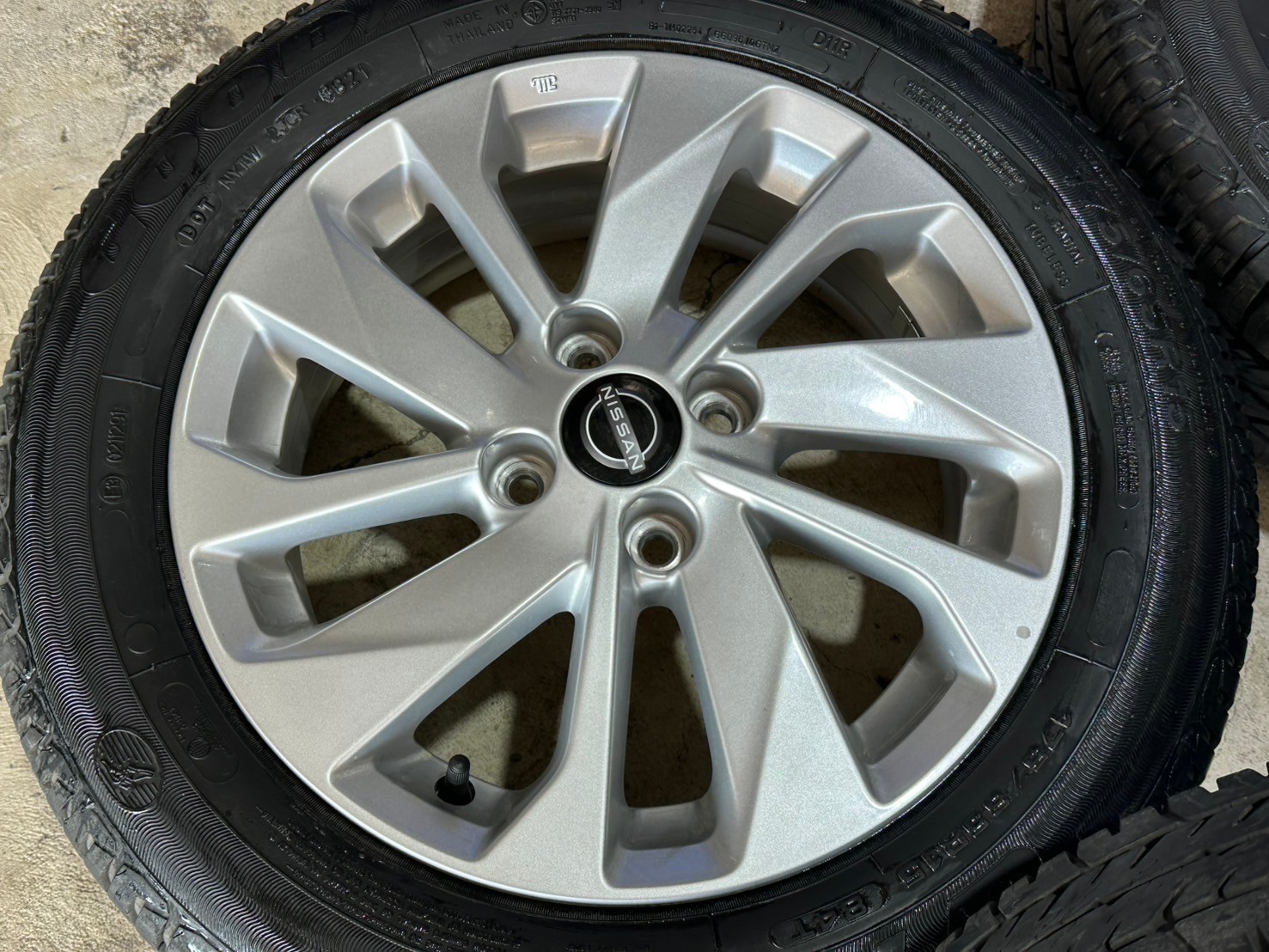 ล้อแม็กซ์ถอดป้ายแดง NISSAN ALMERA 2024 พร้อมยาง Goodyear 175/65R15