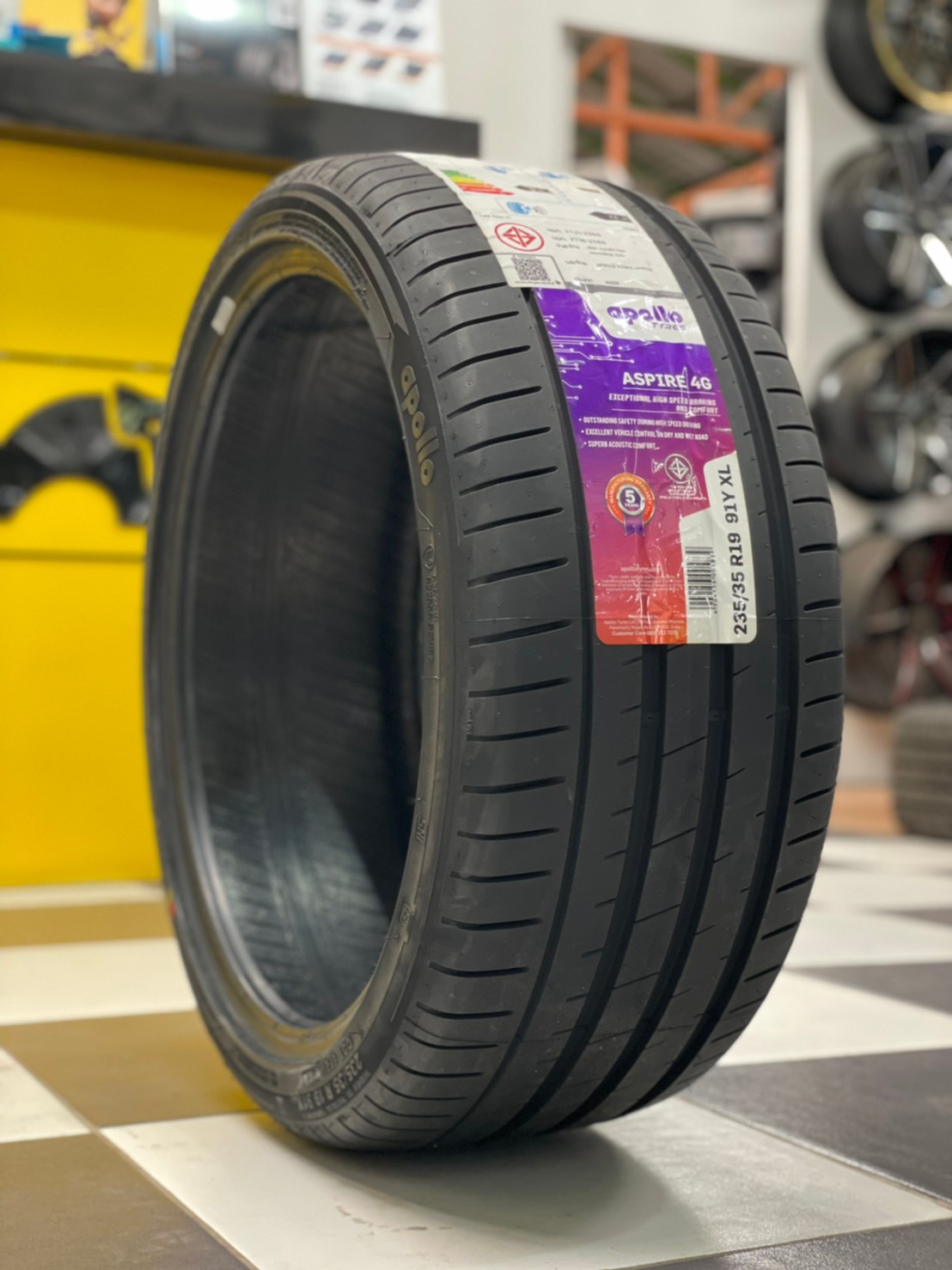 Apollo 235/35R19 Aspire4G ยางใหม่ปี2021 พร้อมติตตั้งฟรี