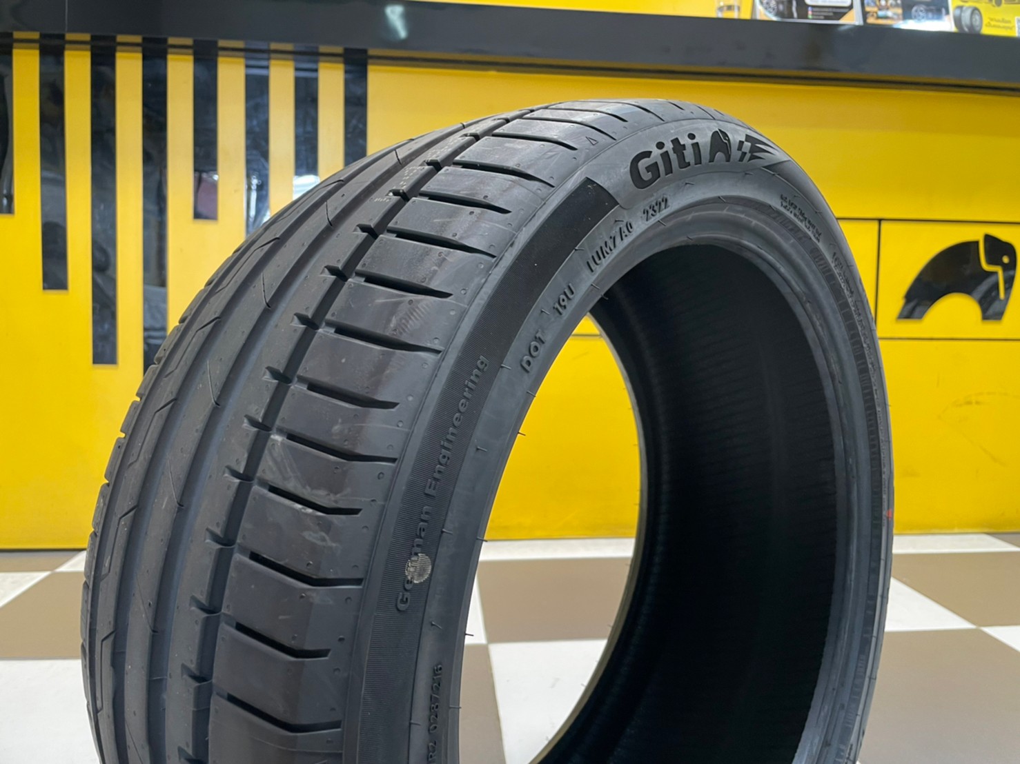ยางใหม่ Giti SportS2 245/40R18 ยางใหม่ปี2022 ราคาโปรโมชั่นพิเศษ พร้อมติดตั้งฟรี
