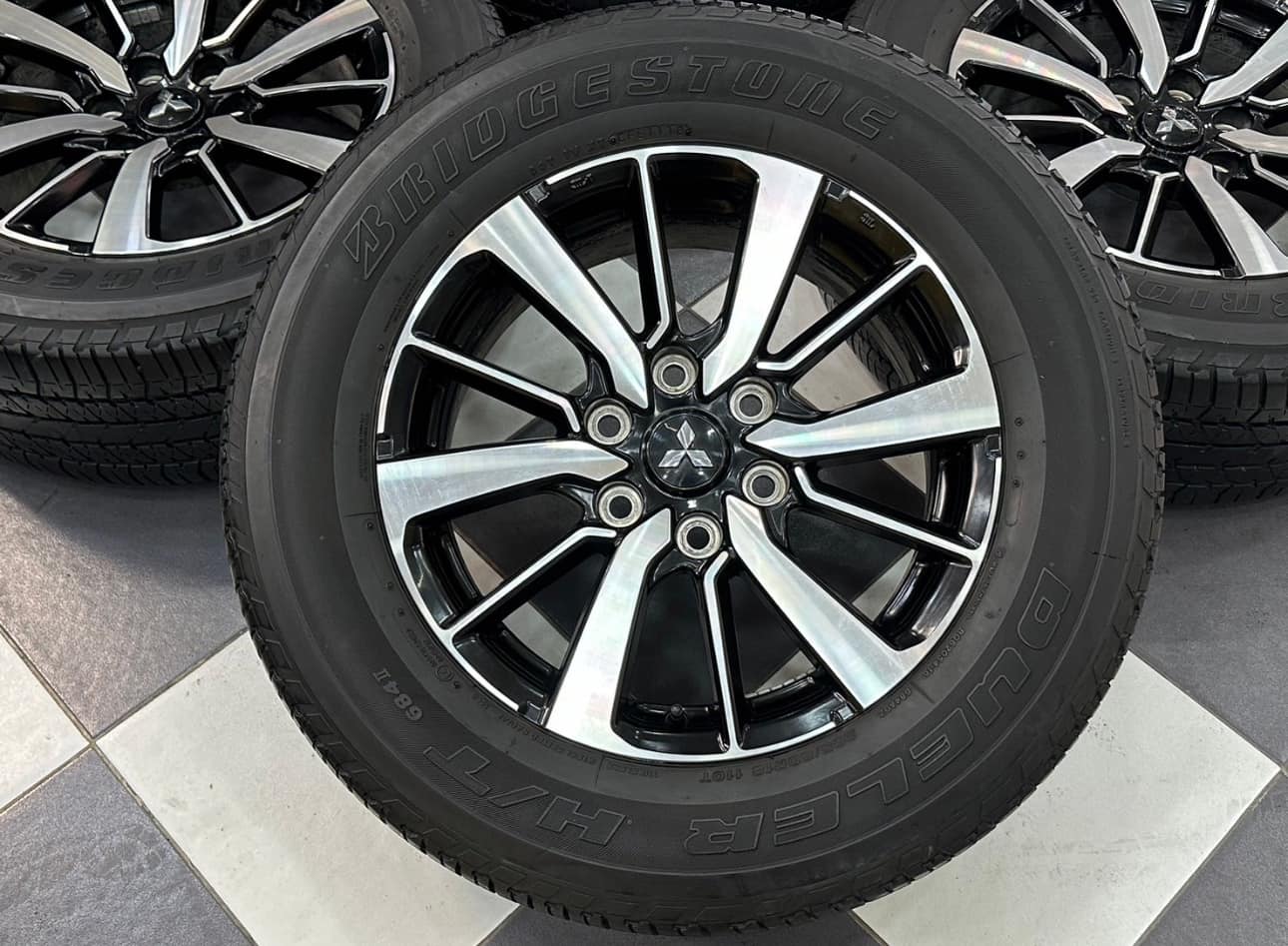 #ล้อแม็กซ์ขอบ18 MITSUBISHI PAJARO SPORT พร้อมยางBRIDGESTONE HT684 265/60R18 ยางปี18