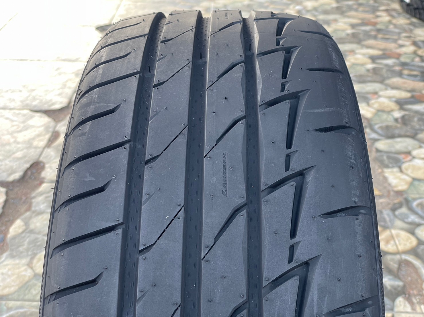 Lansail RS009 215/45R17 ยางใหม่2023