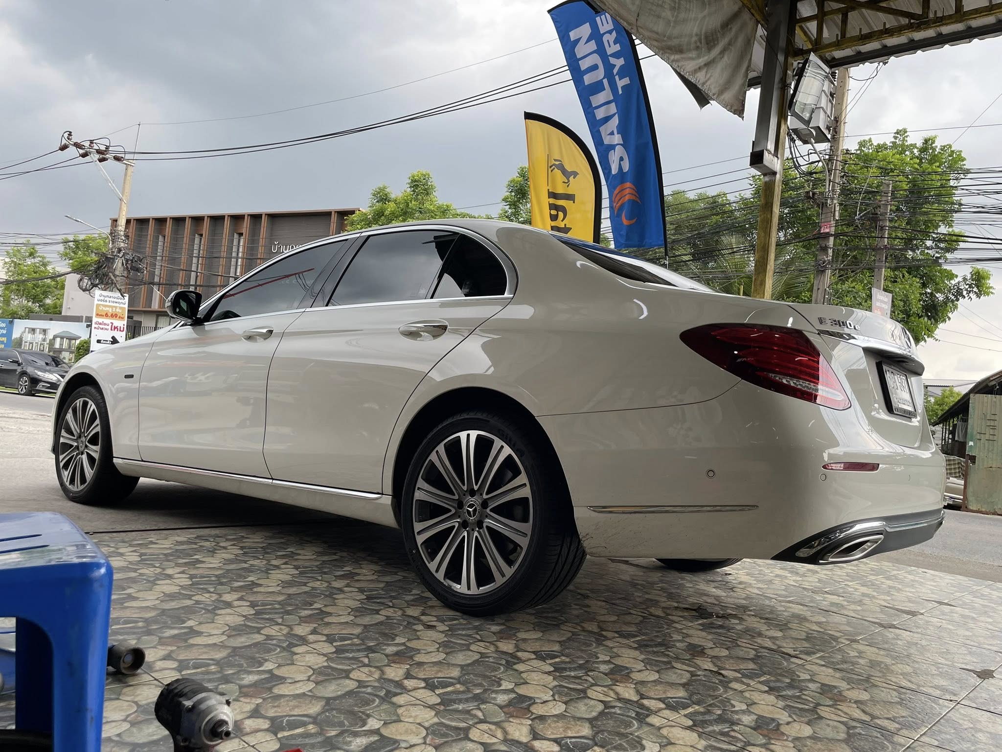 BENZ_E300e 🚘เปลี่ยนยาง 🛞🐘#GITI_ControlP10_245/40RF19 🛞 #GITI_ControlP10_275/35RF19 🛞 #RUNFLAT