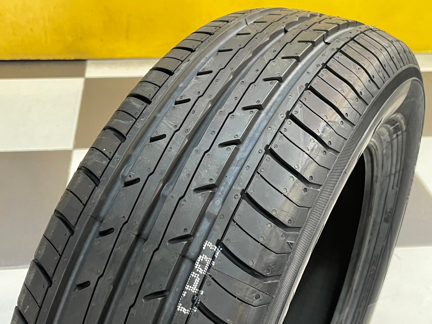 ยางโยโกฮาม่า YOKOHAMA BluEarth ES ES32 185/60R15 ยางใหม่ปี2024