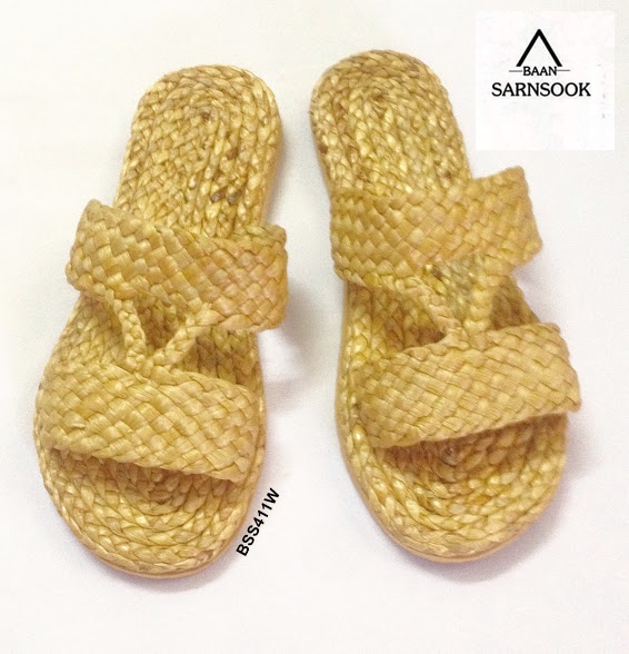 BSS406W :รองเท้าผักตบชวาแบบหัวใจ ราคาส่ง 1โหล :12คู่