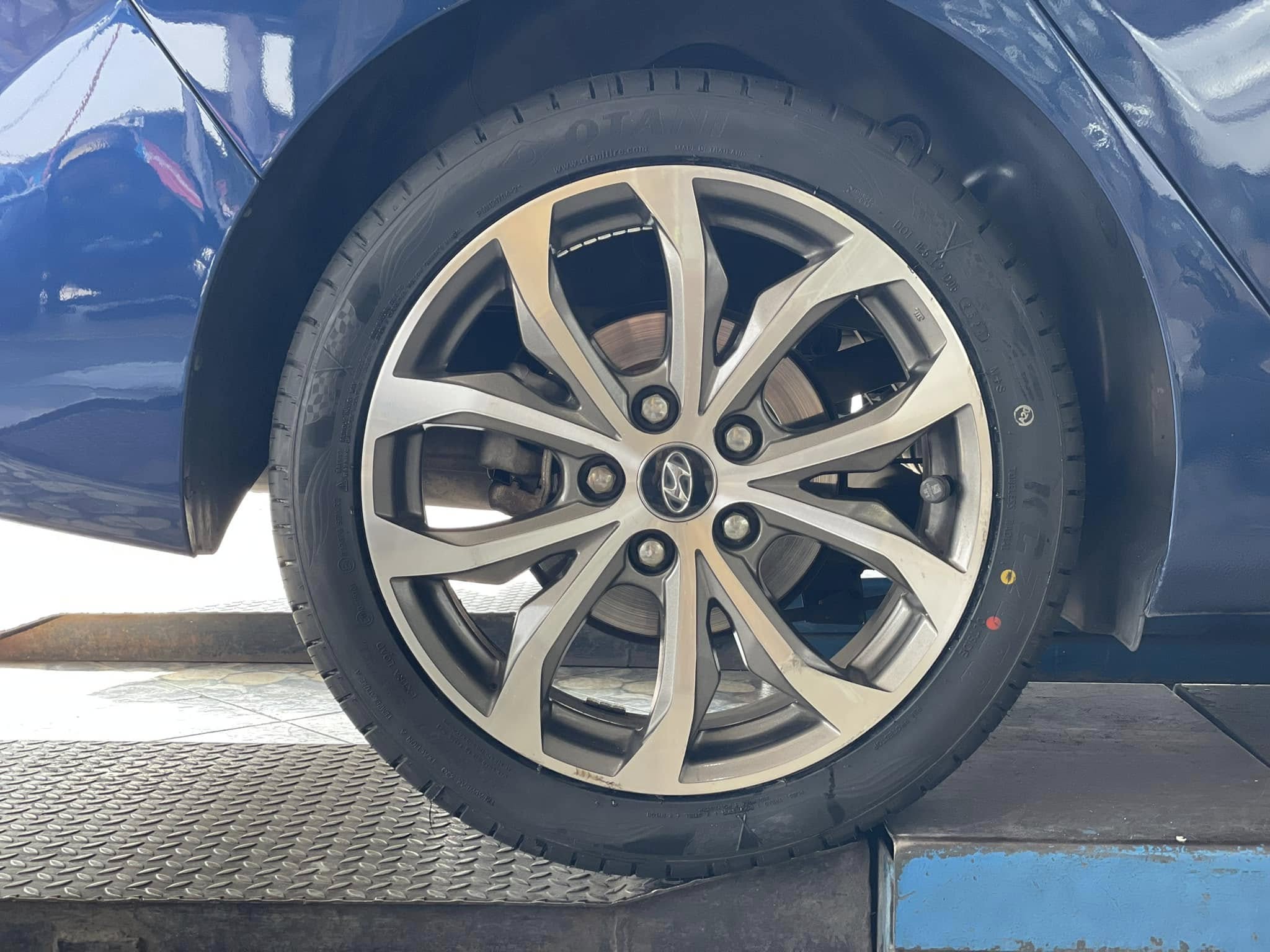 🚘 #HYUNDAI_ELANTRA🙏 #OTANI #KC2000 215/45R17 #บริการตั้งศูนย์ล้อ🛞