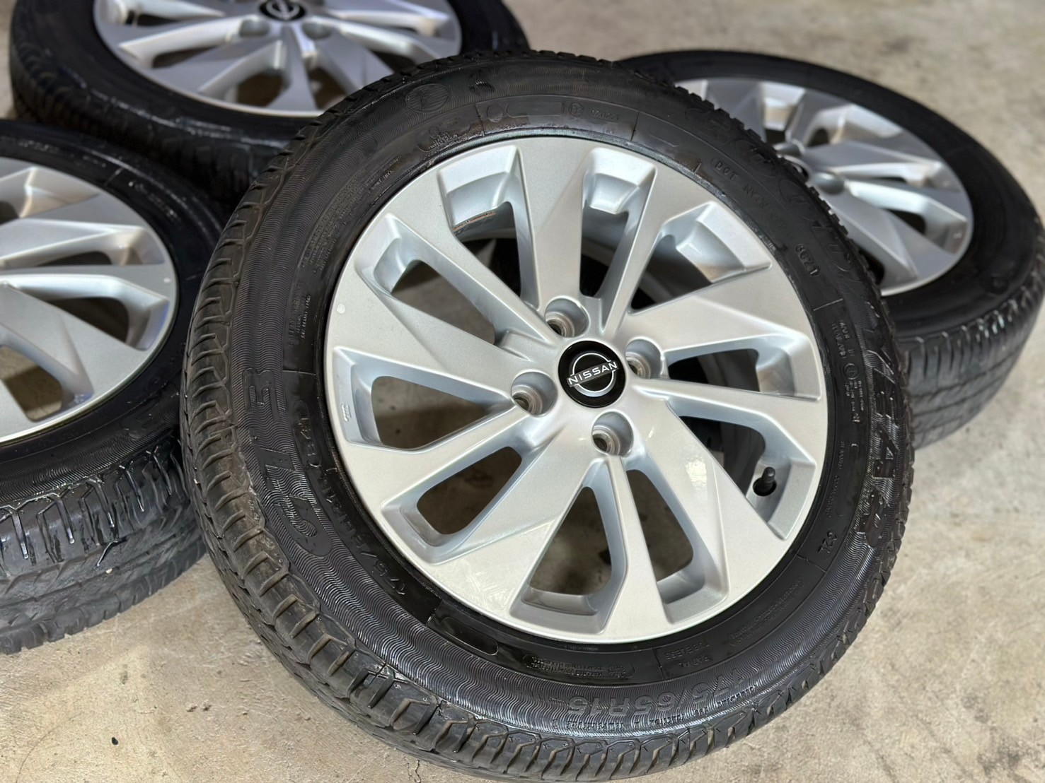 ล้อแม็กซ์ถอดป้ายแดง NISSAN ALMERA 2024 พร้อมยาง Goodyear 175/65R15