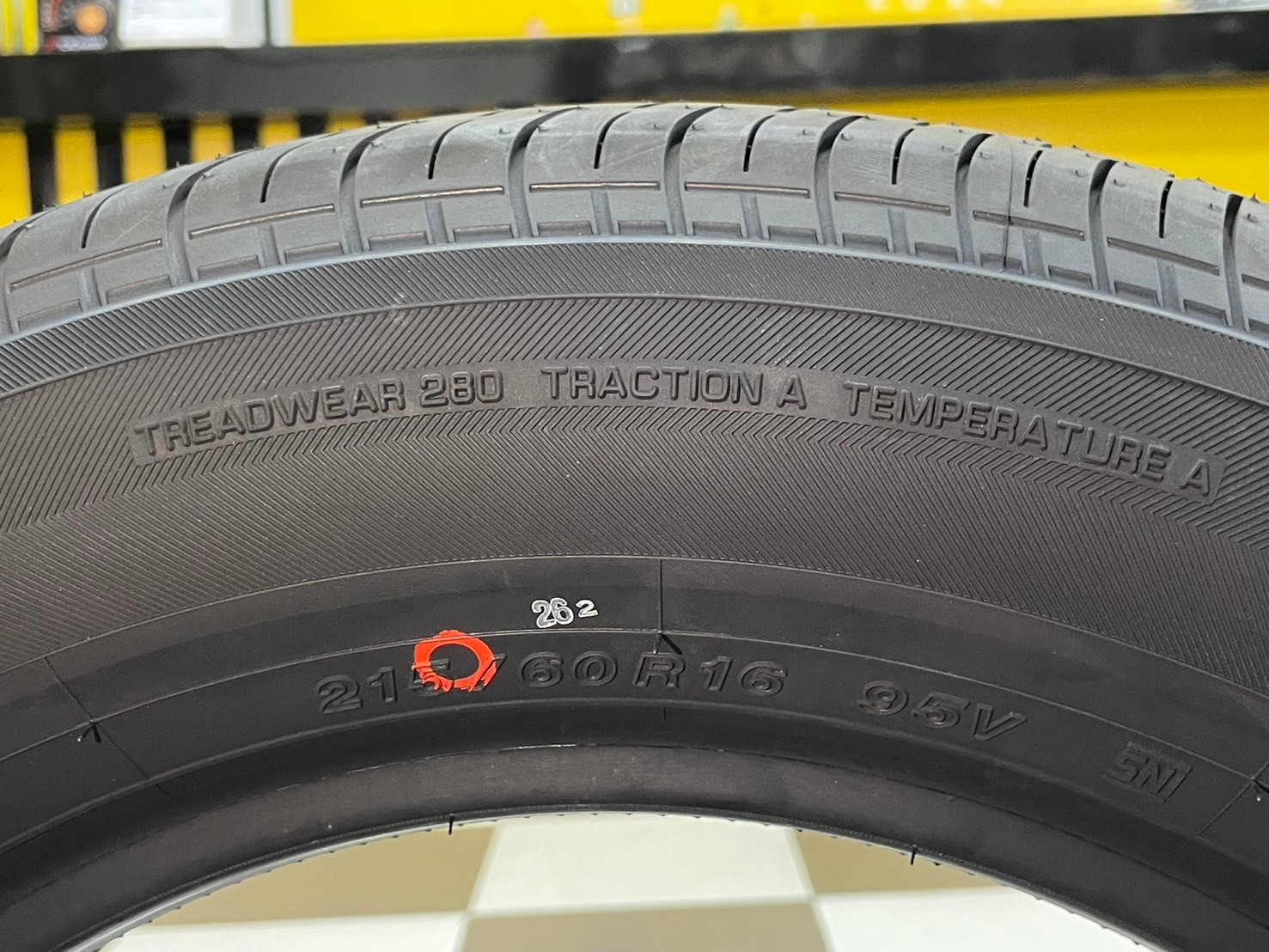 ยางใหม่YOKOHAMA BluEarth E75 215/60 R16 ยางใหม่ปี2024