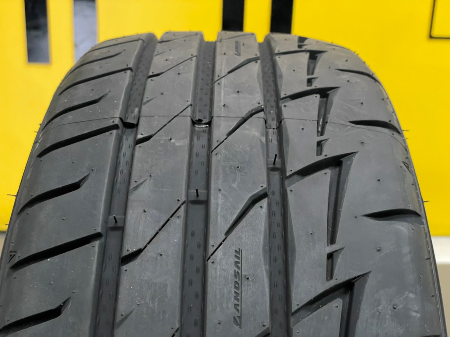 205/45R17 ยางลายซิ่ง Landsail RS009 ยางใหม่ปี2022