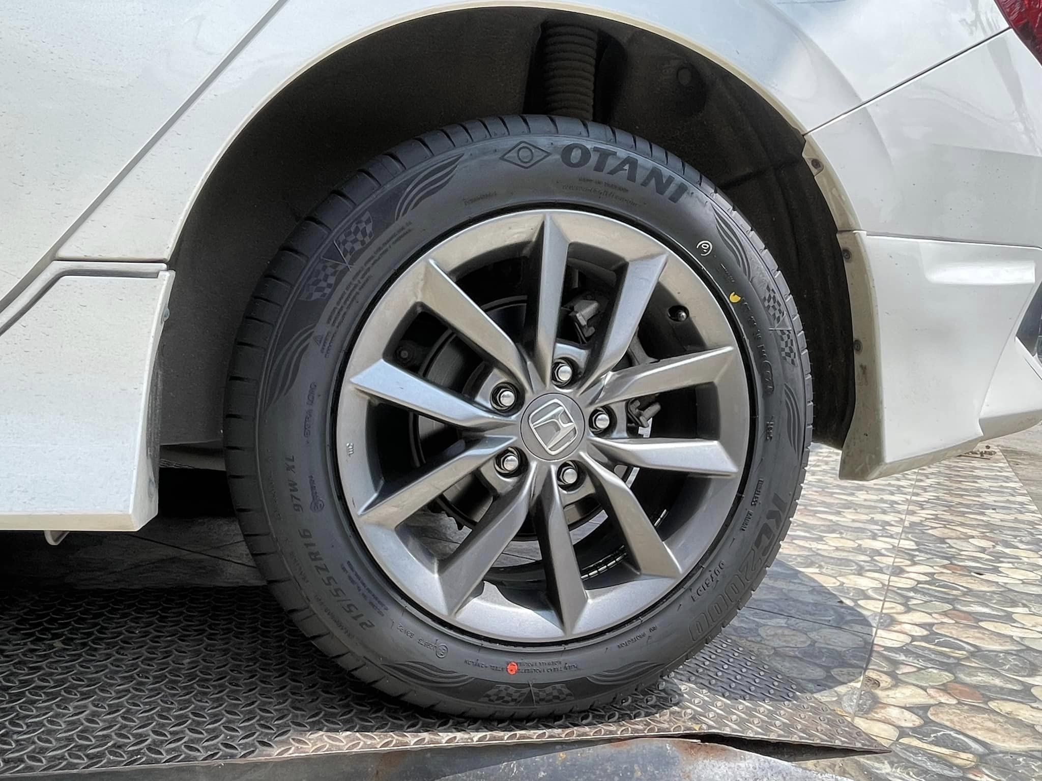 🚘 #HONDA_CIVIC #OTANI #KC2000 215/55R16