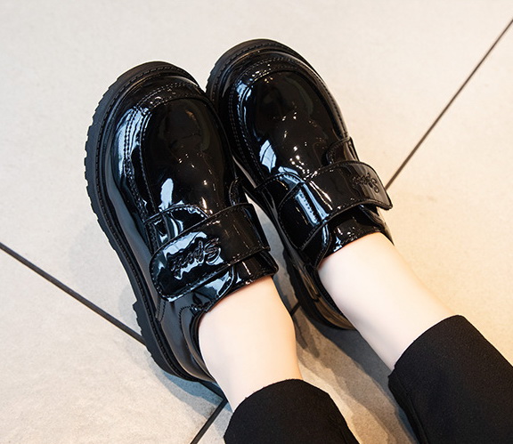 รองเท้าเด็กผู้ชาย(หน้าร้านอยู่รัชดา ลองได้)HM125. สีดำ หนังแก้ว สายคาดด้านหน้า