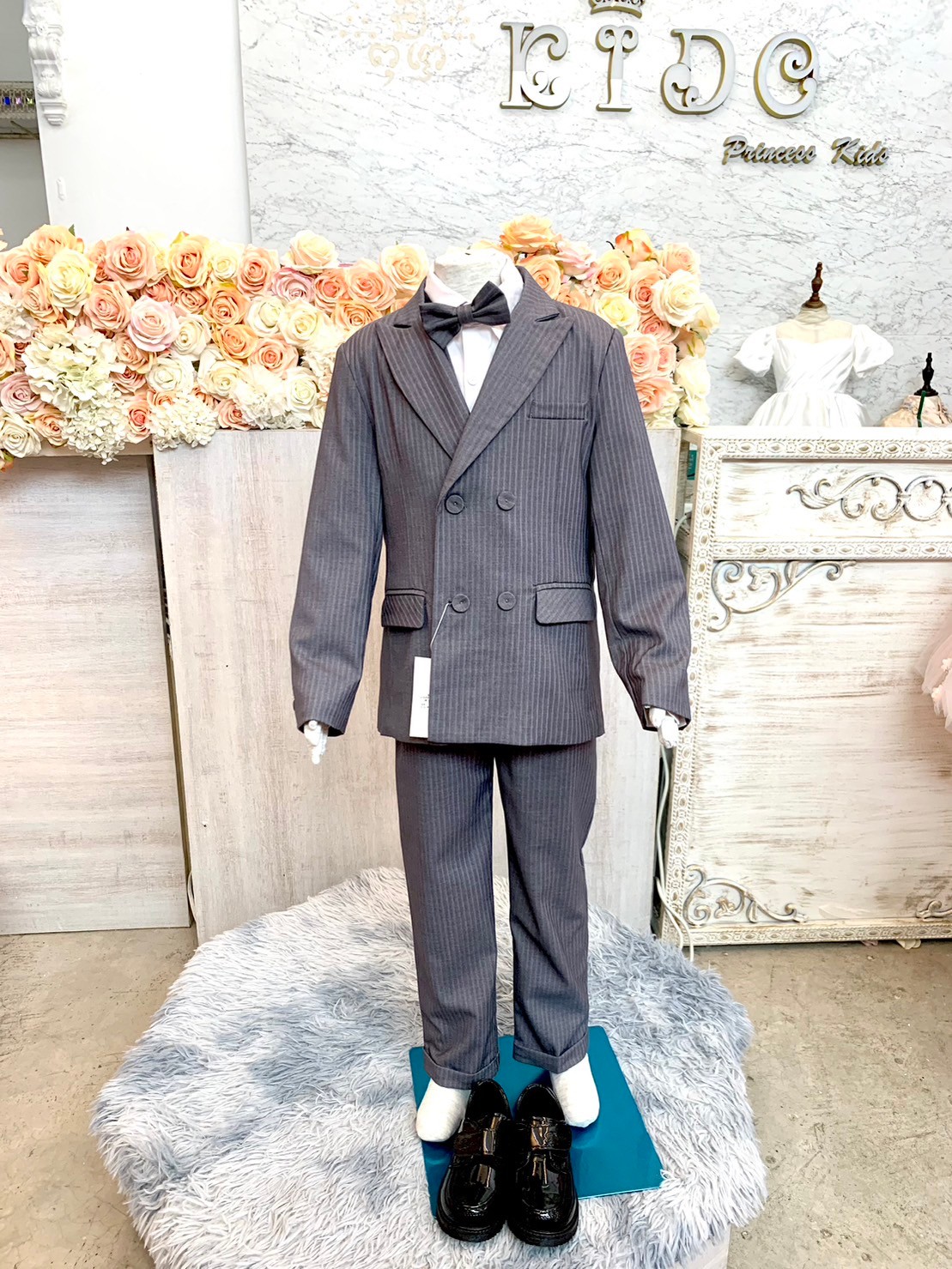 สูทเด็กผู้ชาย(หน้าร้านอยู่รัชดา ลองได้ถ่ายรูปจากชุดจริง)S142เซ็ตสูท5ชิ้นสีเทา เสื้อสูท กั๊ก เสื้อเชิ๊ต หูกระต่าย กางเกงขายาว