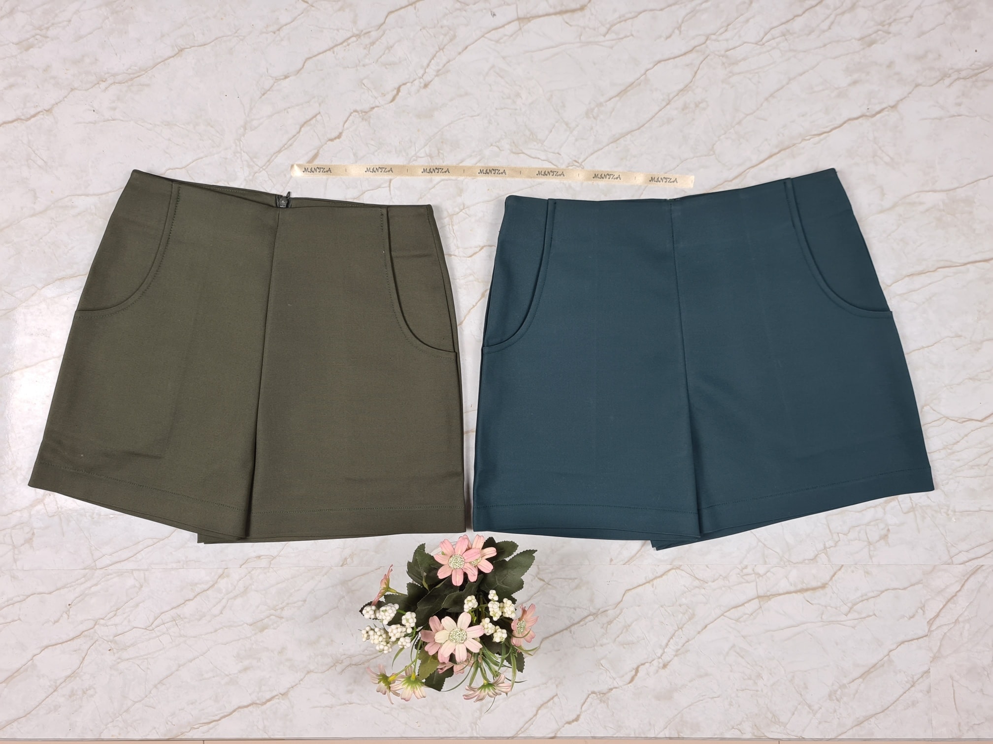 กางเกงขาสั้นเอวสูง ซิปหลัง ขอบเอวหลบ ผ้าดับเบิ้ล สวยมาก เก็บพุงอย่างเนียน สาว ๆ ใส่แล้วทรงสวย น่ารัก