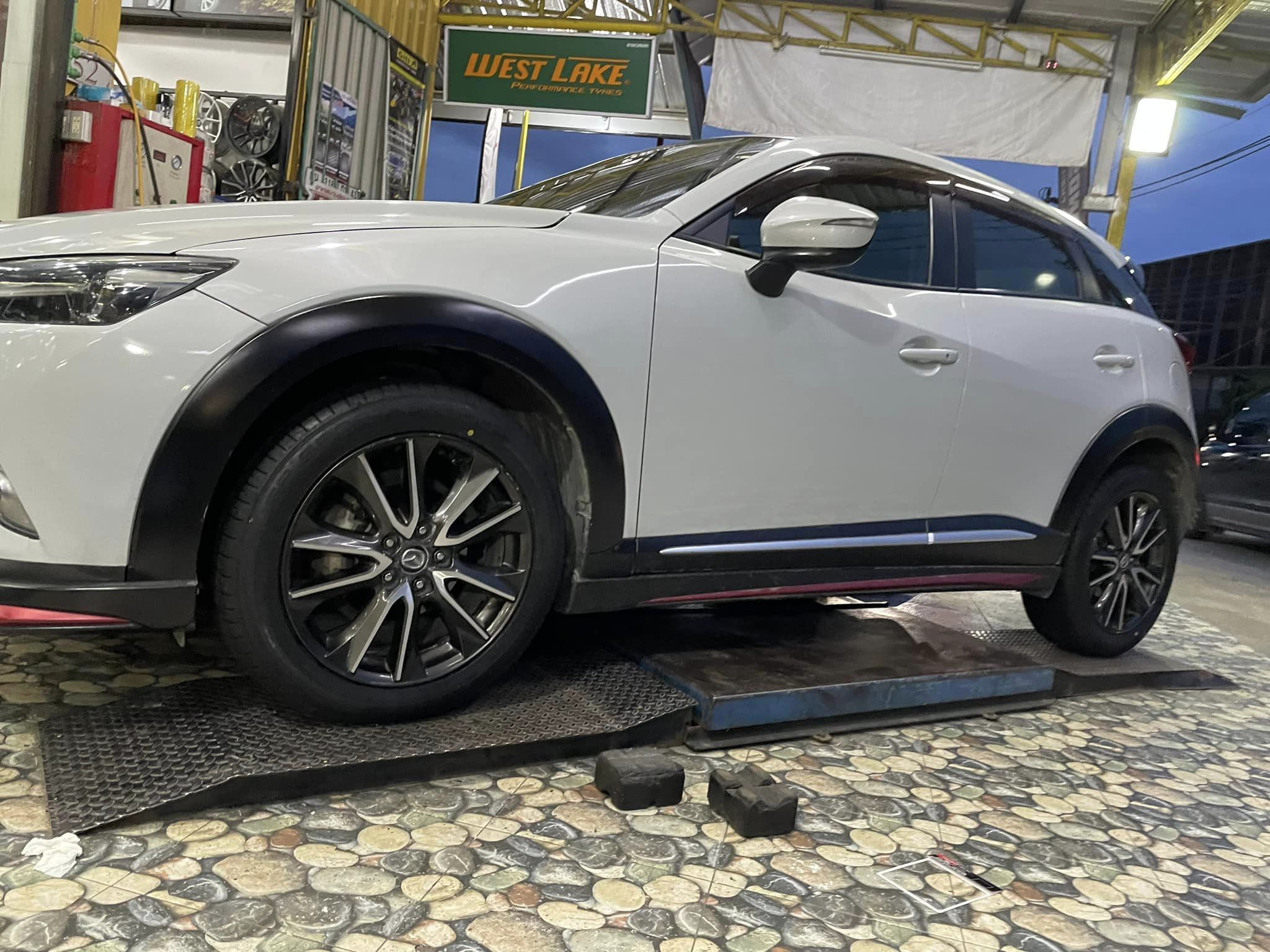 เปลี่ยนยางMAZDA_CX3 ยางใหม่ DUNLOP SP SPORT FM800 215/55R18
