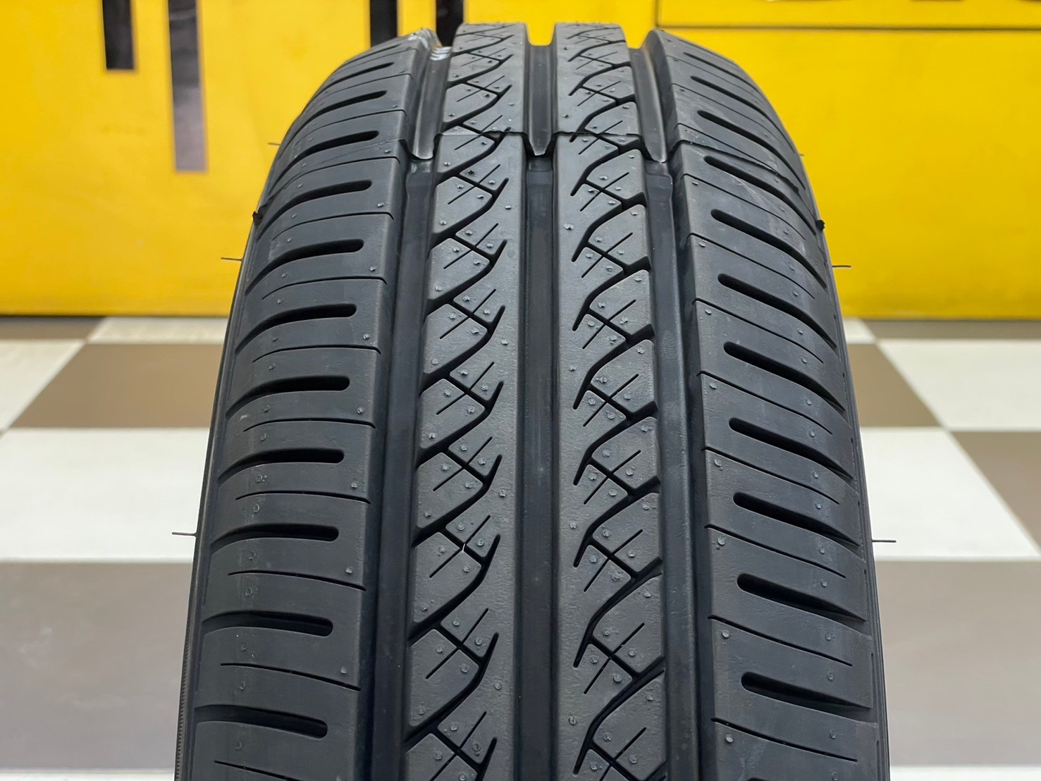 ยางใหม่โยโกฮาม่า YOKOHAMA A.Drive AA01 195/65R15 ยางใหม่ปี2024