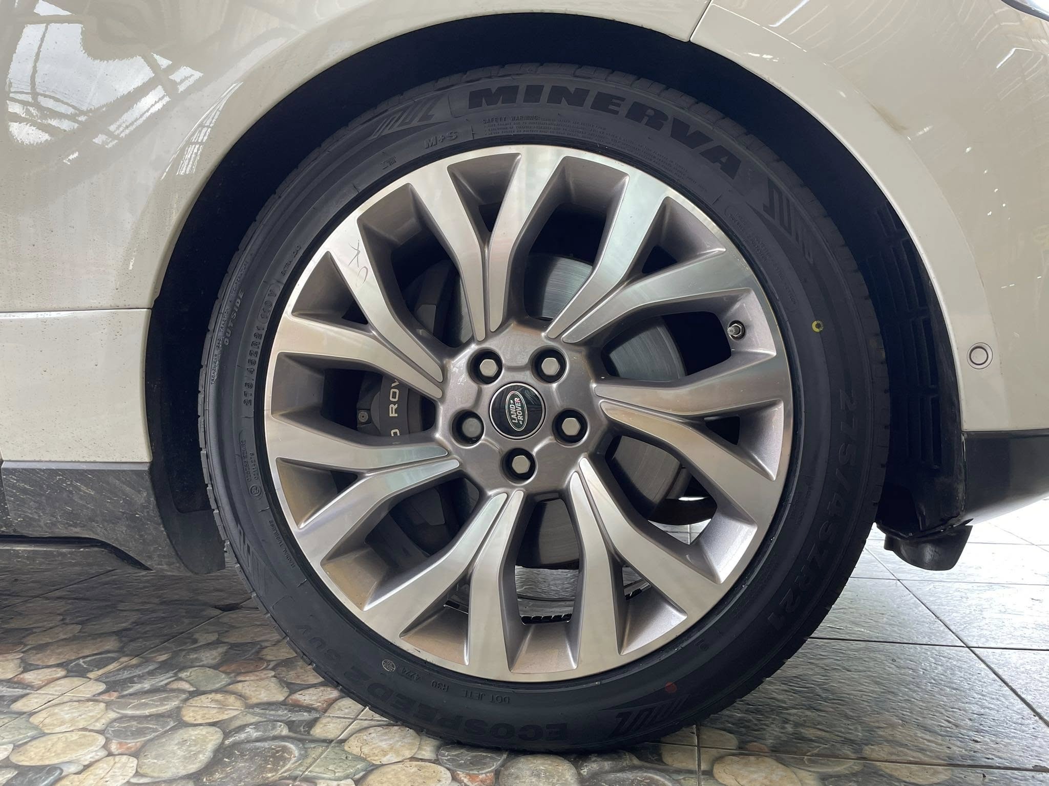 🛞 #LandRover_PangeRover_P400e 🚘เปลี่ยนยาง 🛞🐘#MINERVA_ECO SPEED2 SUV 375/45R21 ❤️ 🛞 #ยางสมรรถนะสูง นุ่มเงียบ