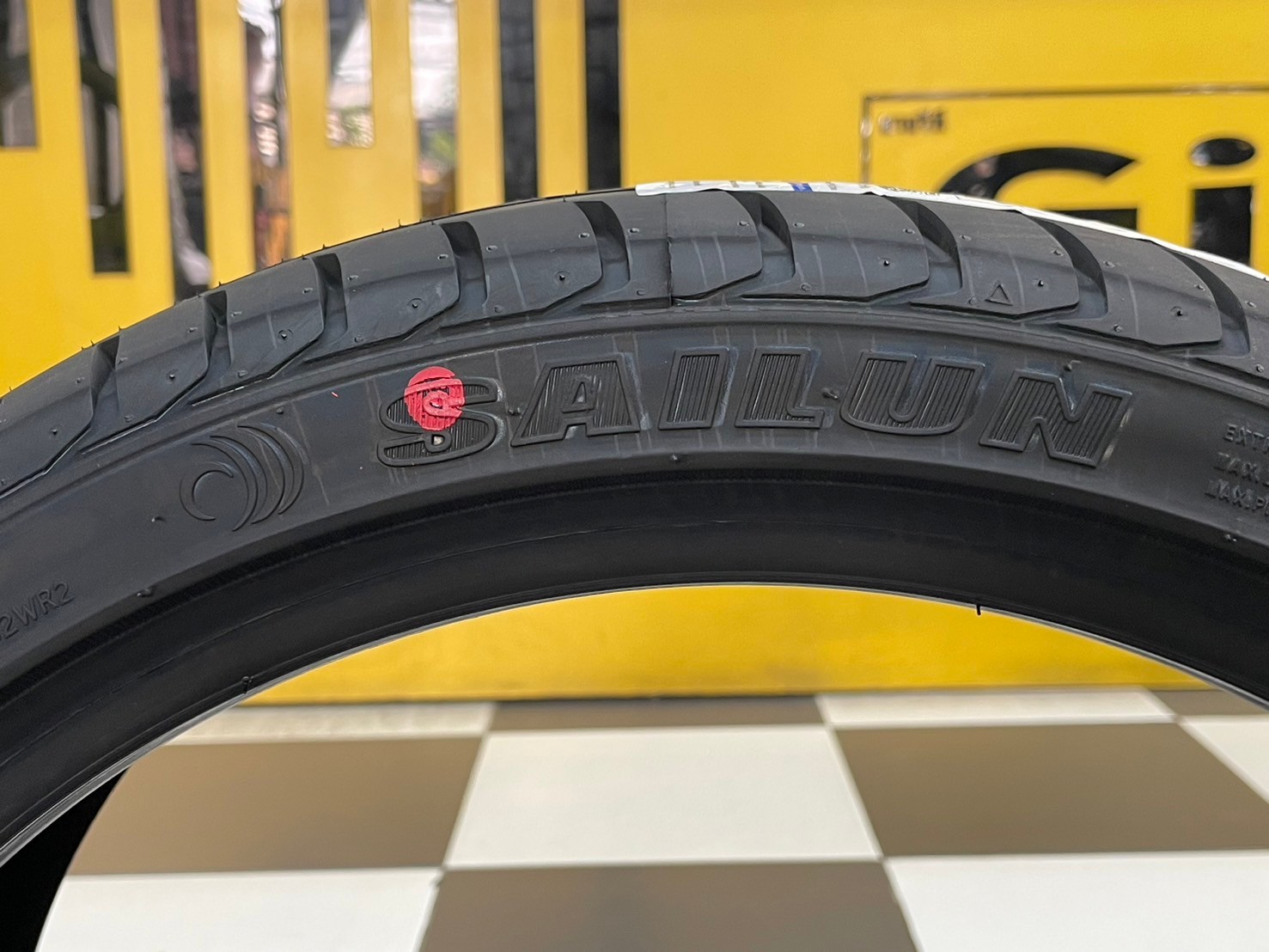 ยาง SAILUN Atrezzo ZSR ขนาด 195/40R17 ยางใหม่ปี2025