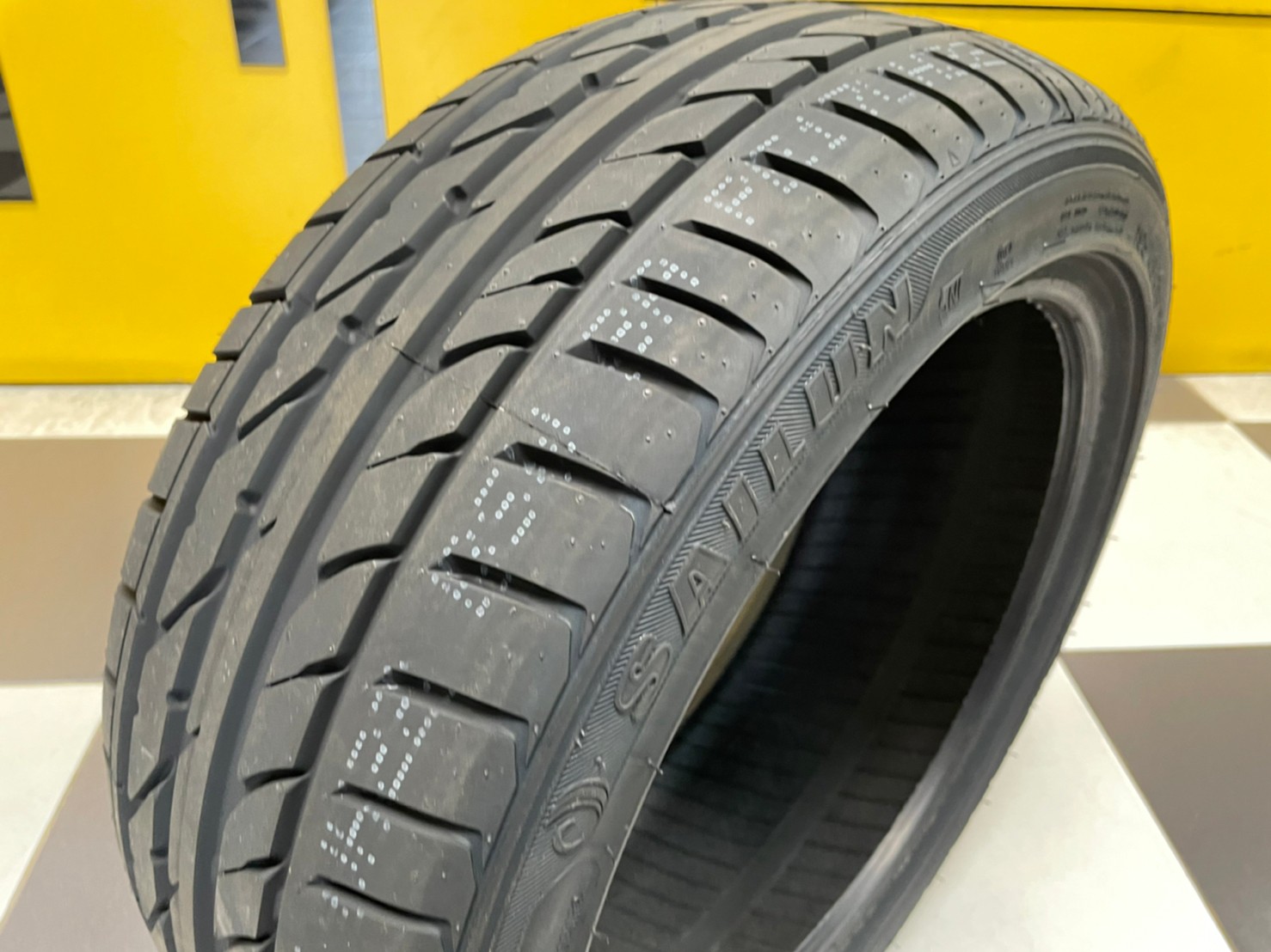 ยางแก้มเตี้ย 195/45R15 Sailun Atrezzo ZSR ยางใหม่ปี2023