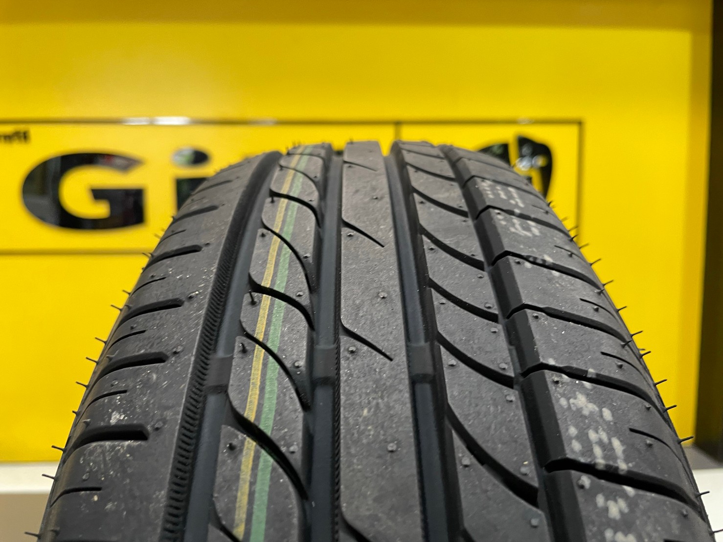 OTANI EK1000 175/70R13ยางใหม่ปี2022 ยางนุ่มเงียบคุณภาพดี ราคาพิเศษพร้อมติดตั้งฟรี สามารถสอบถามเพิ่มเติมได้ค่ะ