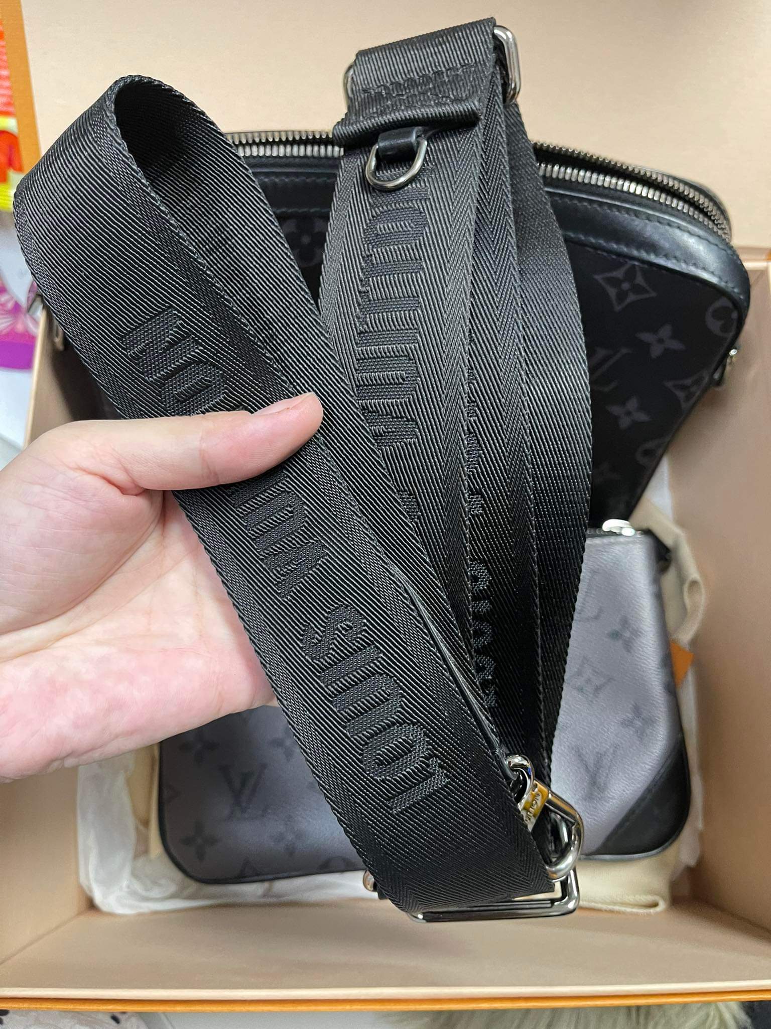 lv trio messenger bag มือสอง