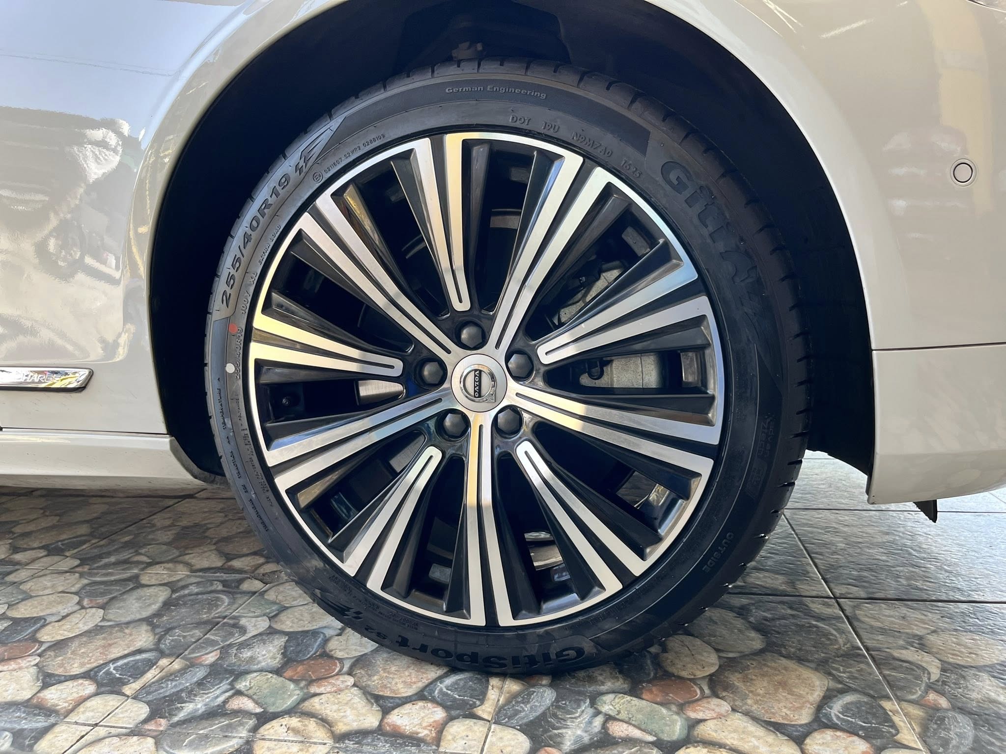 VOLVO_S90🚘เปลี่ยนยาง 🛞🐘#GITI_SportS2_255/40R19