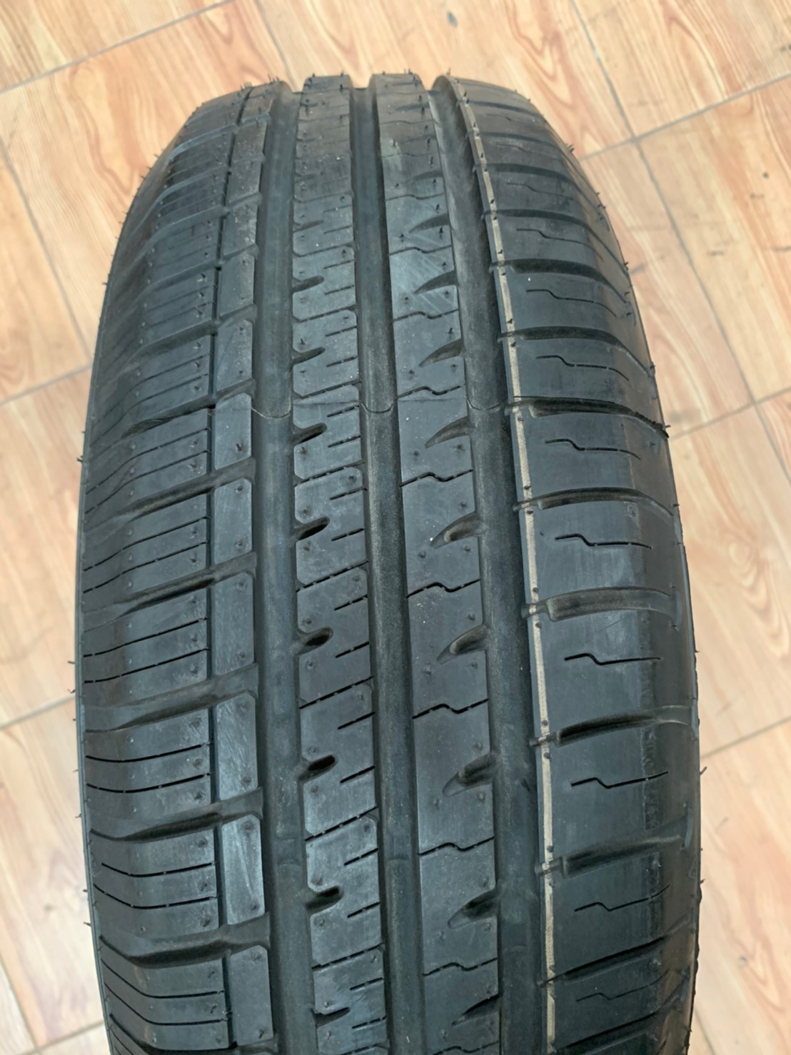 ยางใหม่ Apollo Amazer3G Maxx 185/65R15 ยางผลิตปี2018 พร้อมติดตั้งฟรี