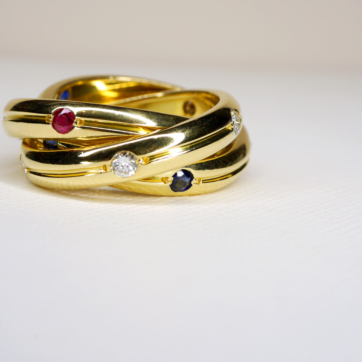 แหวน 1988 Vintage Cartier Trinity With Diamonds, Ruby and Blue Sapphire ทองคำ 18K ไซส์51# +การ์ด (Rare)(Used)(yg)