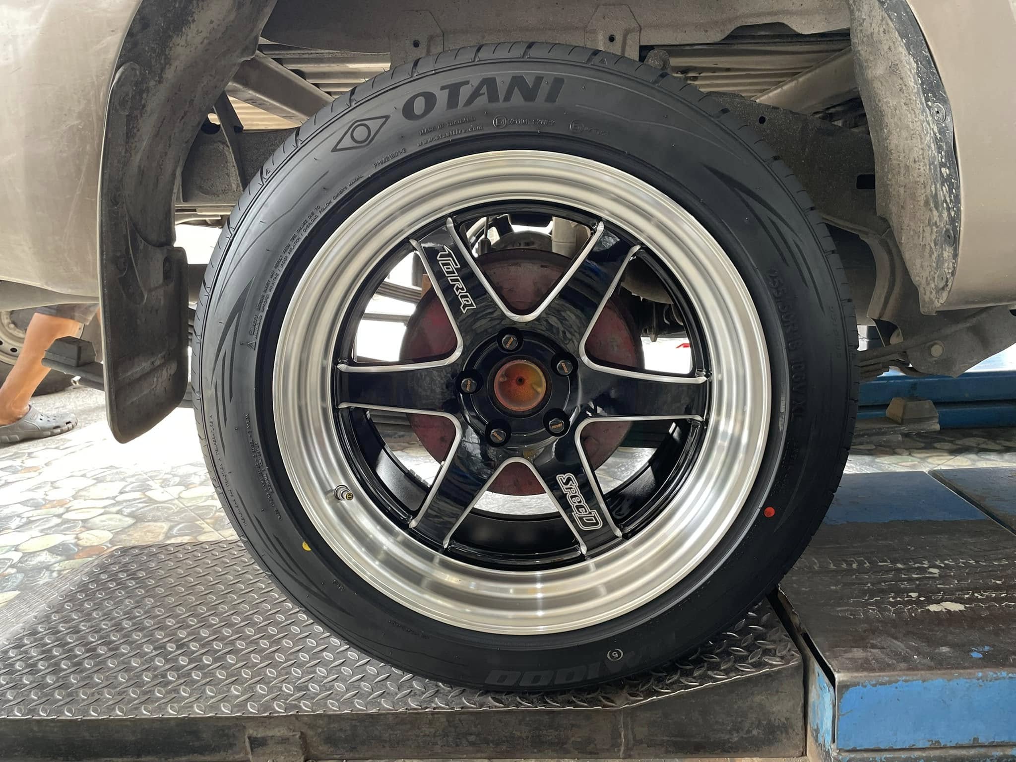 🚘 #TOYOTA_VIGO🛞 #OTANI #BM1000 255/50R18 #ล้อTORQ_D1S 18X9.518X10.5 ET+25 5X114.3 #บริการตั้งศูนย์ล้อ