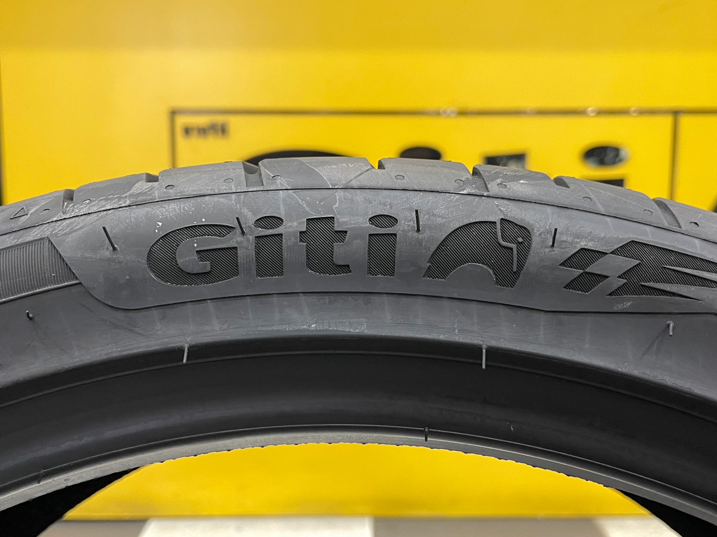 GITI SPORT S2 225/40R19 ยางใหม่ปี2023