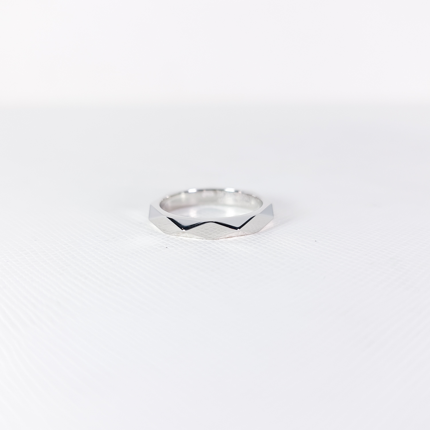 แหวน Boucheron Facette Band Platinum950 ไซส์ 47# (Used)