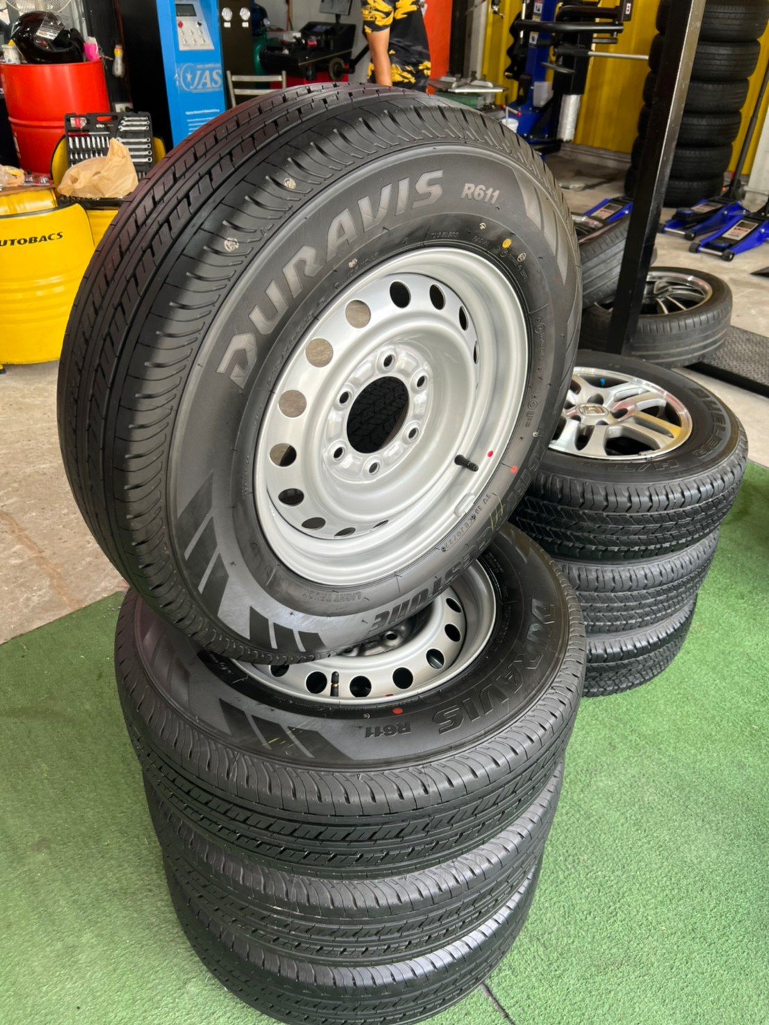 ล้อกระทะ ขอบ15 5x114 พร้อมยาง Bridgestone R611 215/70R15 ยางปี22 ยางใหม่ล้อถอดจากป้ายแดง