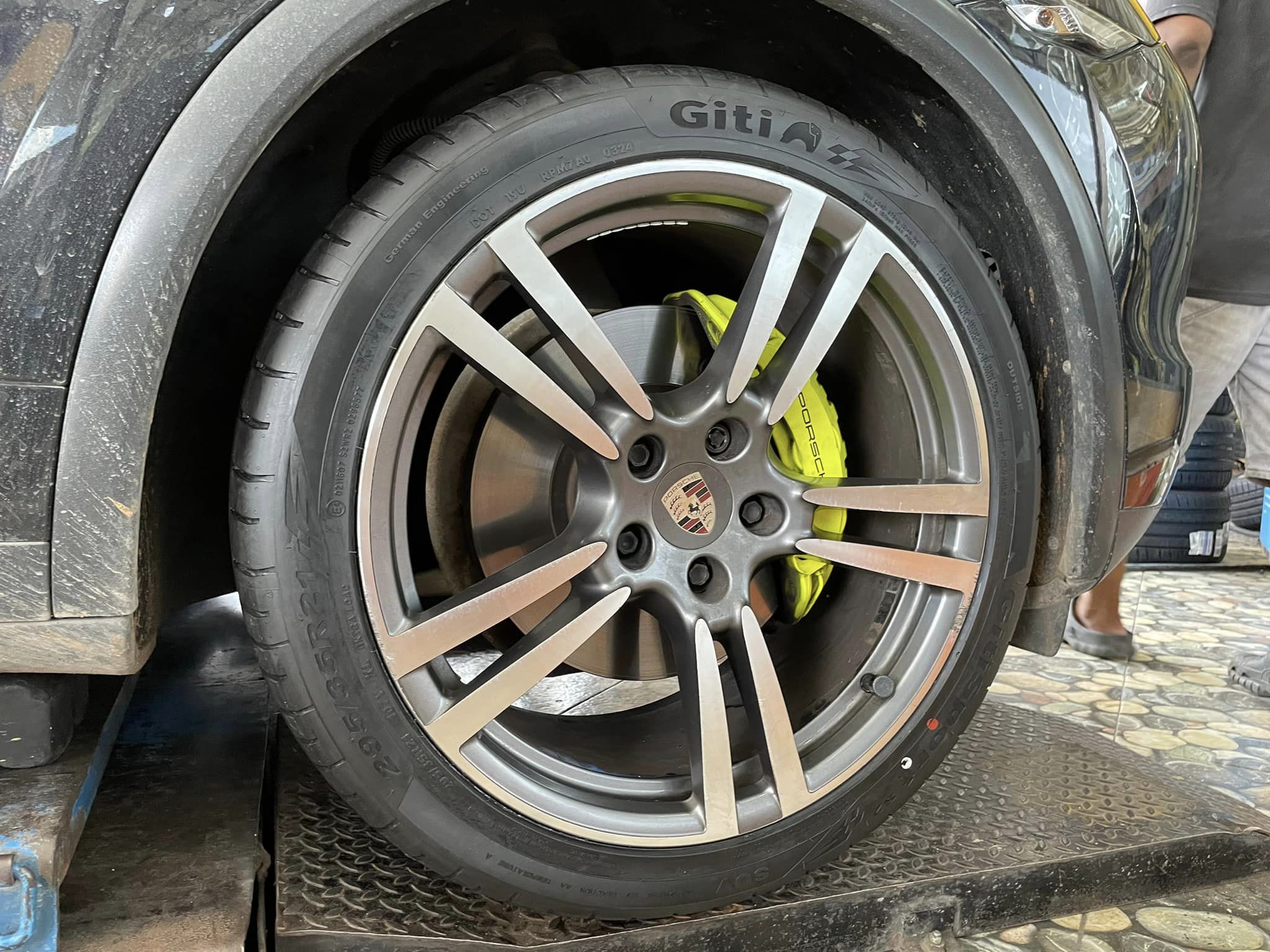 #Porsche #Cayenne #ยางรถยนต์แบรนด์คุณภาพ #Giti_SportS2 295/35R21🛞