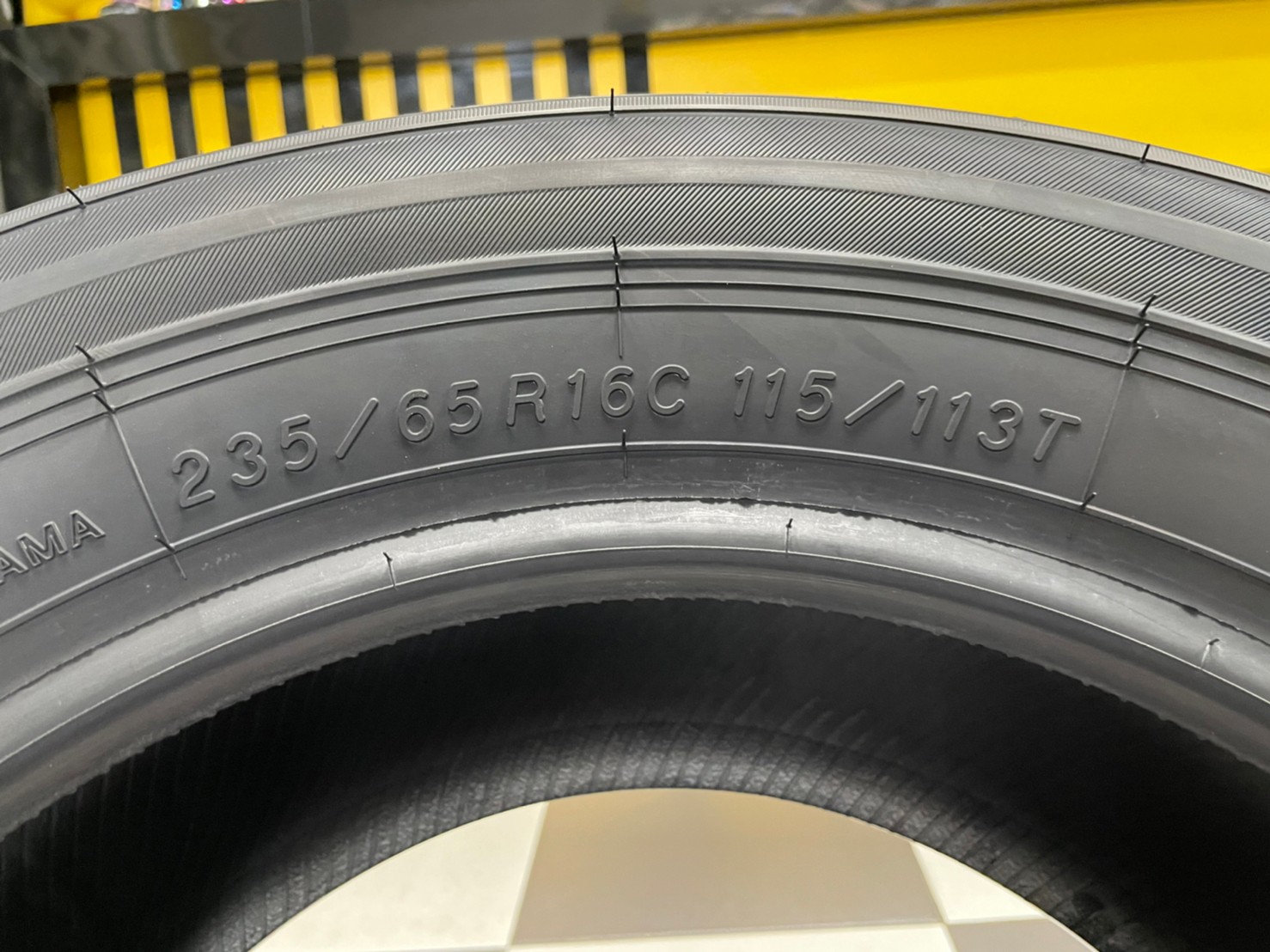 ยางใหม่ YOKOHAMA BluEarth-VAN RY55 235/65R16 ยางใหม่ปี2022