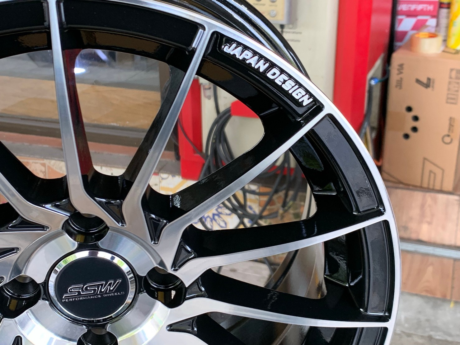 ล้อแม็กขอบ15 Model 355งานไทย SSW 4รู100 กว้าง7 ออฟ35 สีดำขอบหน้าเงา