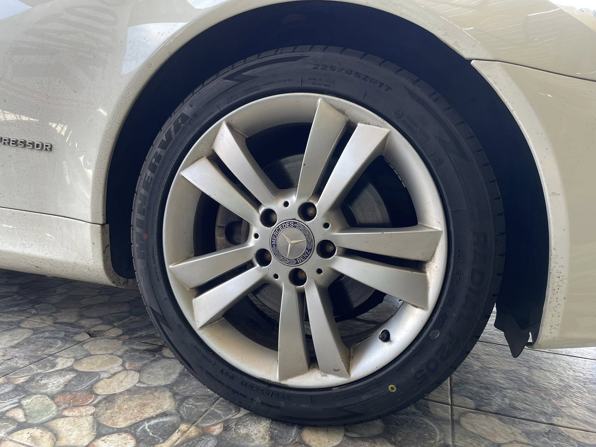 BENZ_SLK200🚘เปลี่ยนยาง 🛞🐘#MINERVA_F205_225/45R17 🛞 #MINERVA_F205_245/40R17